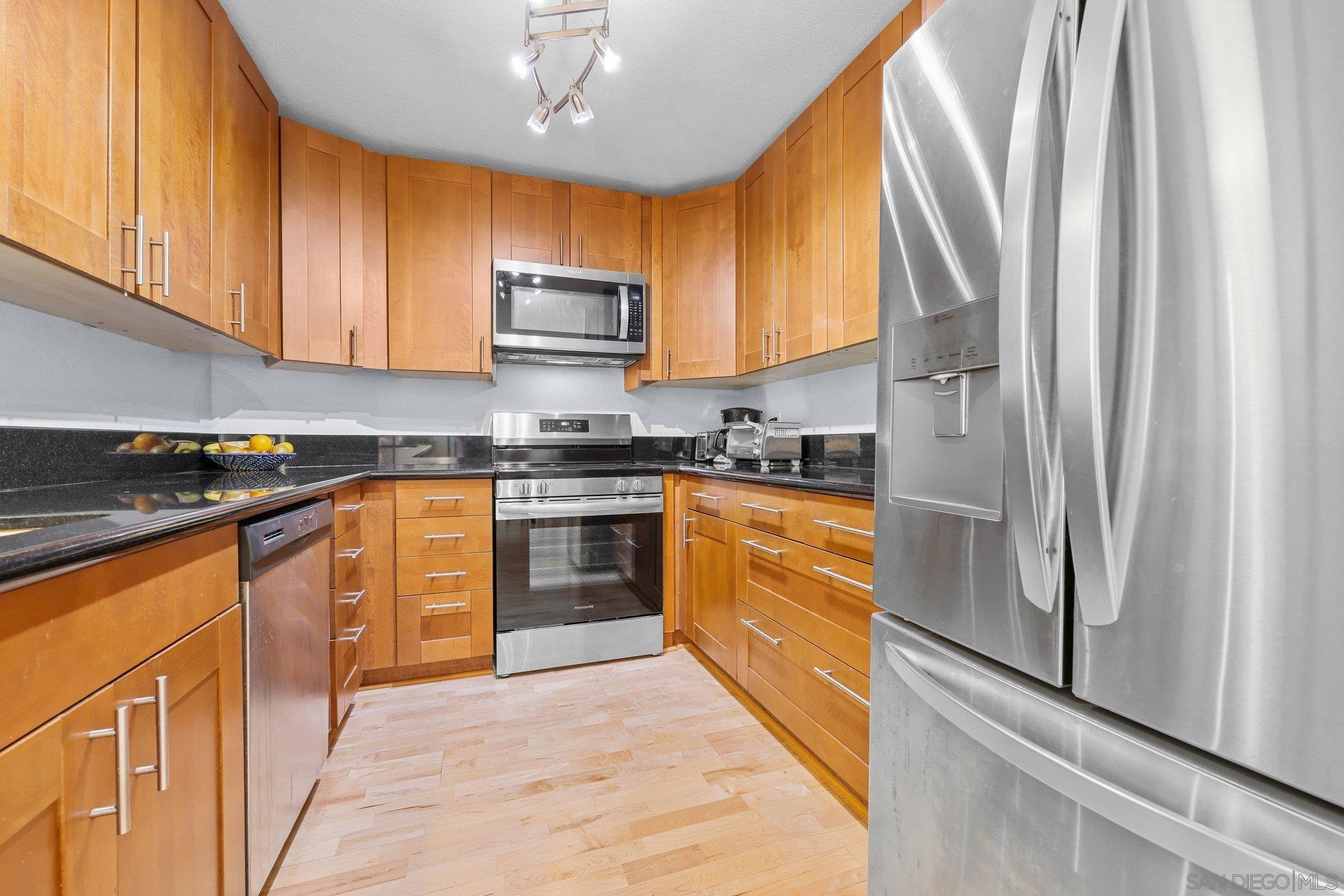 Detail Gallery Image 11 of 44 For 2568  Albatross St  6f,  San Diego,  CA 92101 - 2 Beds | 2 Baths