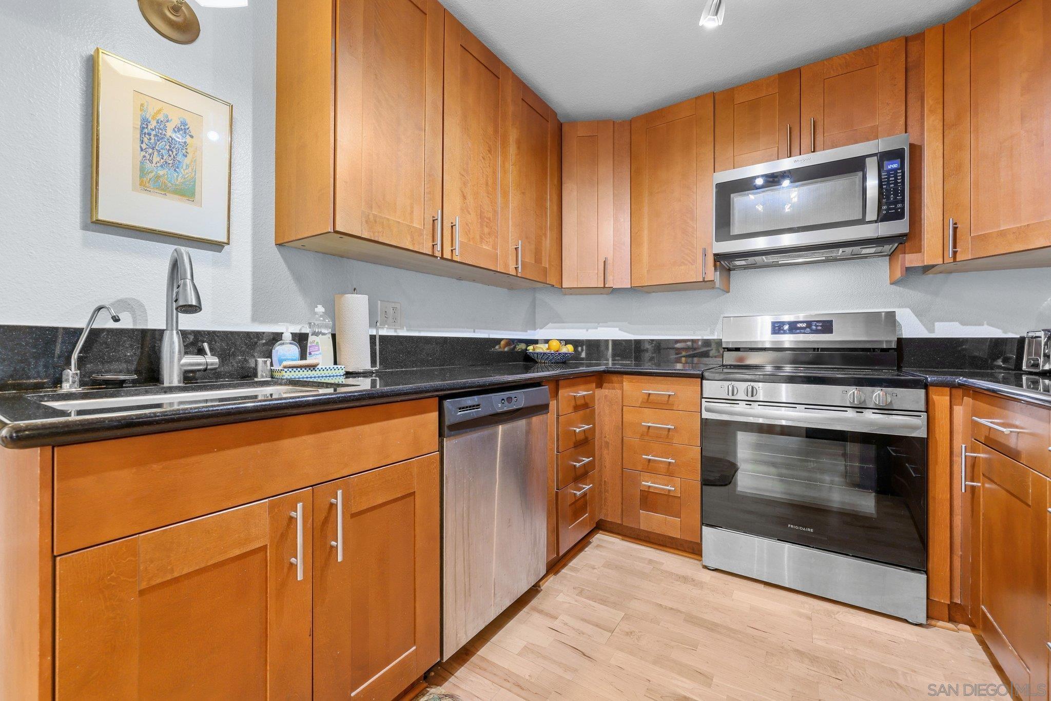 Detail Gallery Image 14 of 44 For 2568  Albatross St  6f,  San Diego,  CA 92101 - 2 Beds | 2 Baths