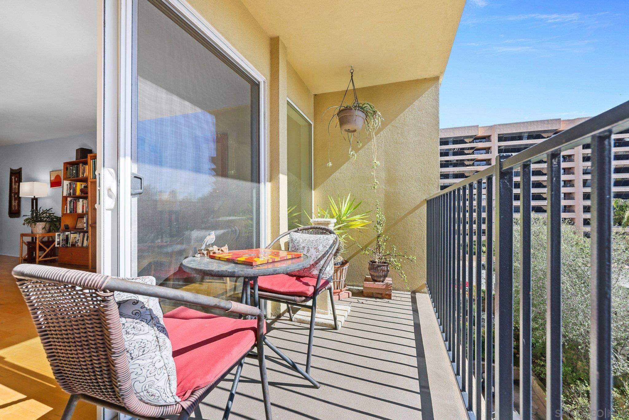 Detail Gallery Image 20 of 44 For 2568  Albatross St  6f,  San Diego,  CA 92101 - 2 Beds | 2 Baths