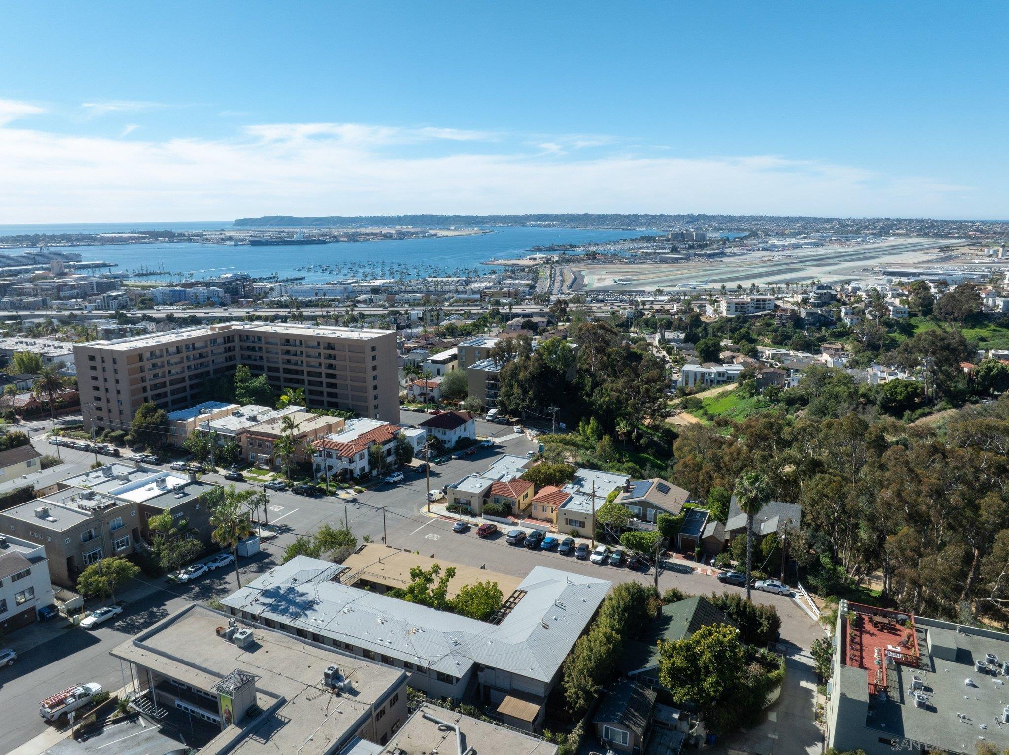 Detail Gallery Image 3 of 44 For 2568  Albatross St  6f,  San Diego,  CA 92101 - 2 Beds | 2 Baths