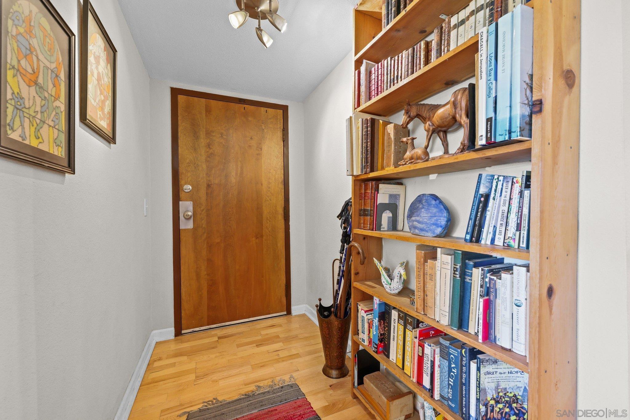 Detail Gallery Image 9 of 44 For 2568  Albatross St  6f,  San Diego,  CA 92101 - 2 Beds | 2 Baths