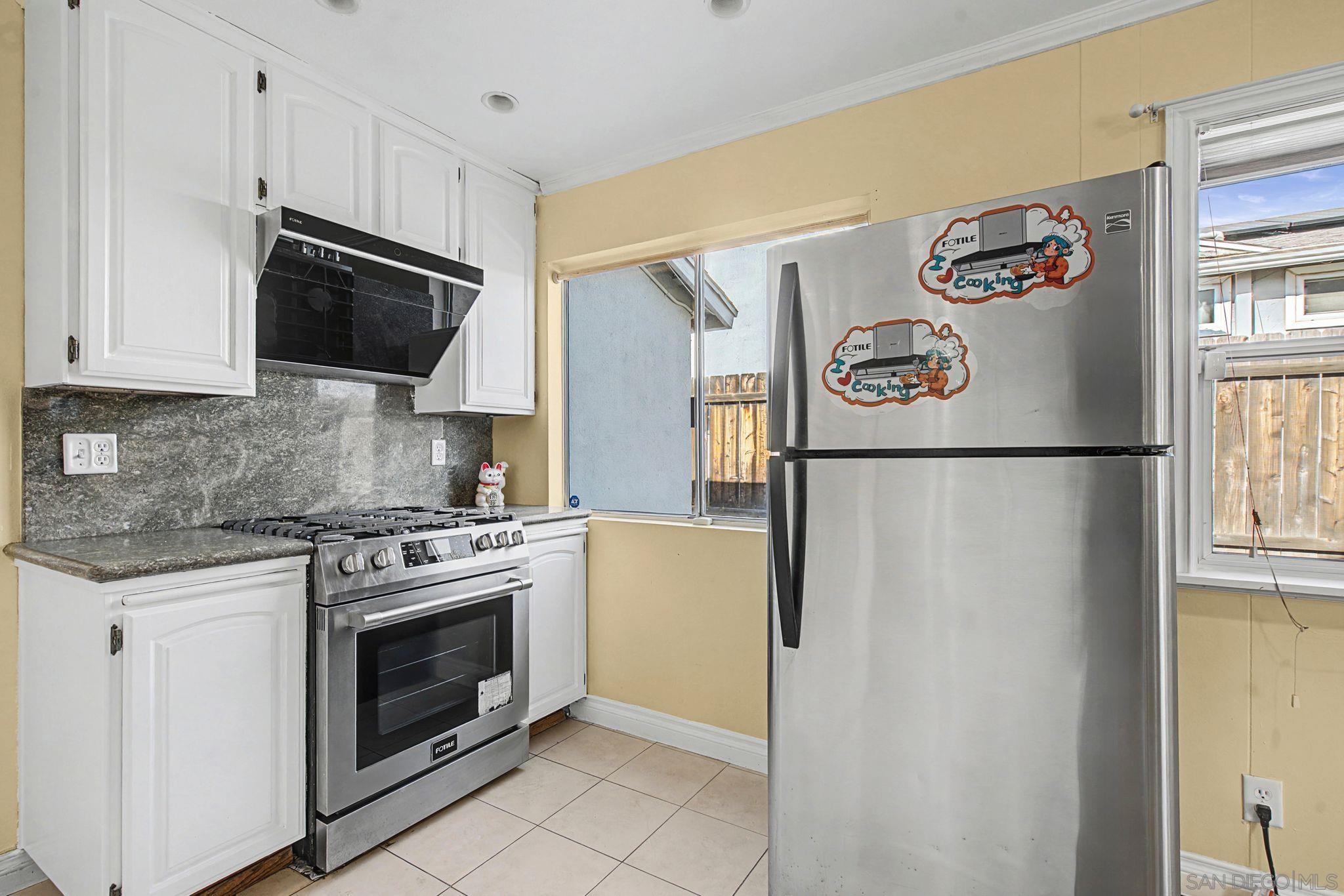 Detail Gallery Image 4 of 38 For 10621  Keith, Santee,  CA 92071 - 5 Beds | 3 Baths