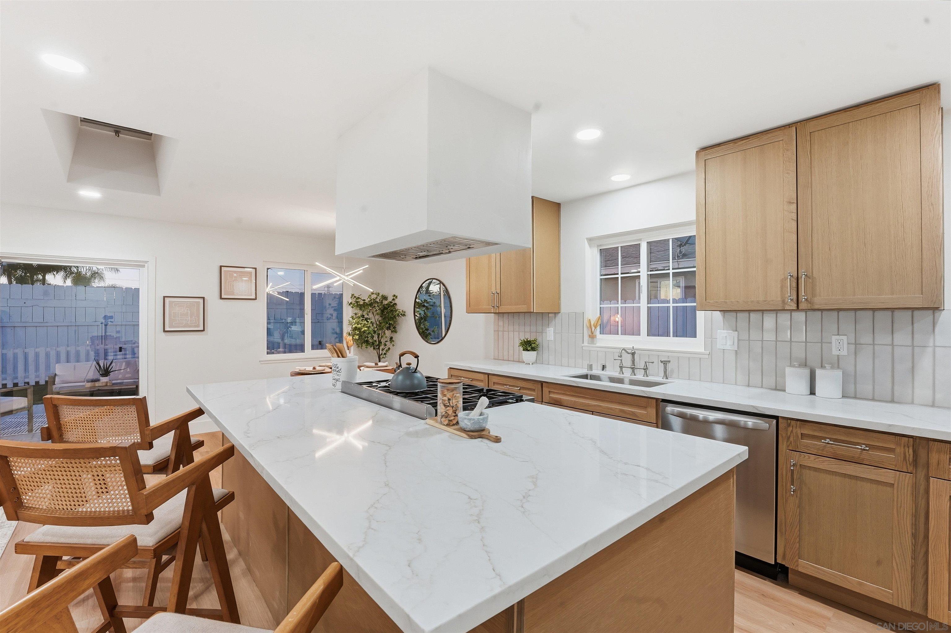 Detail Gallery Image 5 of 30 For 3602  Mount Acadia Blvd, San Diego,  CA 92111 - 3 Beds | 2 Baths