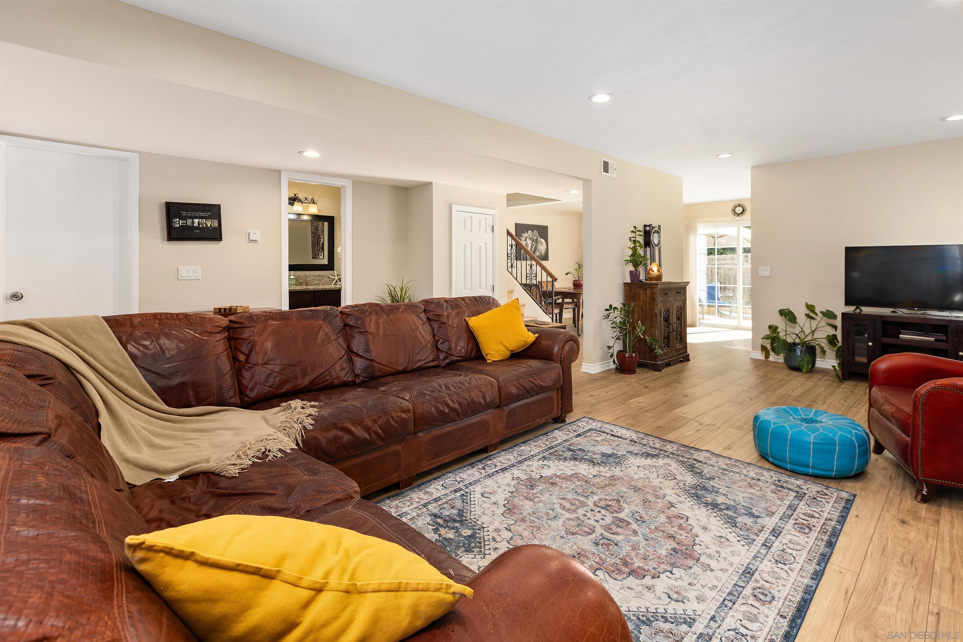 Detail Gallery Image 9 of 39 For 8963  Capcano Rd, San Diego,  CA 92126 - 4 Beds | 2/1 Baths