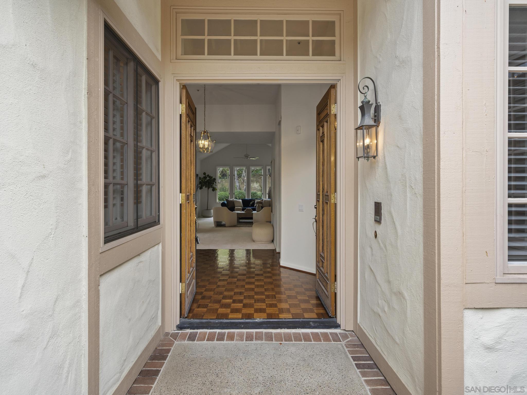 Detail Gallery Image 2 of 59 For 14145  Steeple Chase Row, San Diego,  CA 92130 - 3 Beds | 2/1 Baths