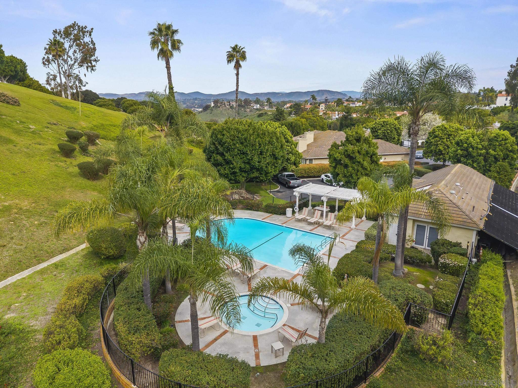 Detail Gallery Image 3 of 59 For 14145  Steeple Chase Row, San Diego,  CA 92130 - 3 Beds | 2/1 Baths