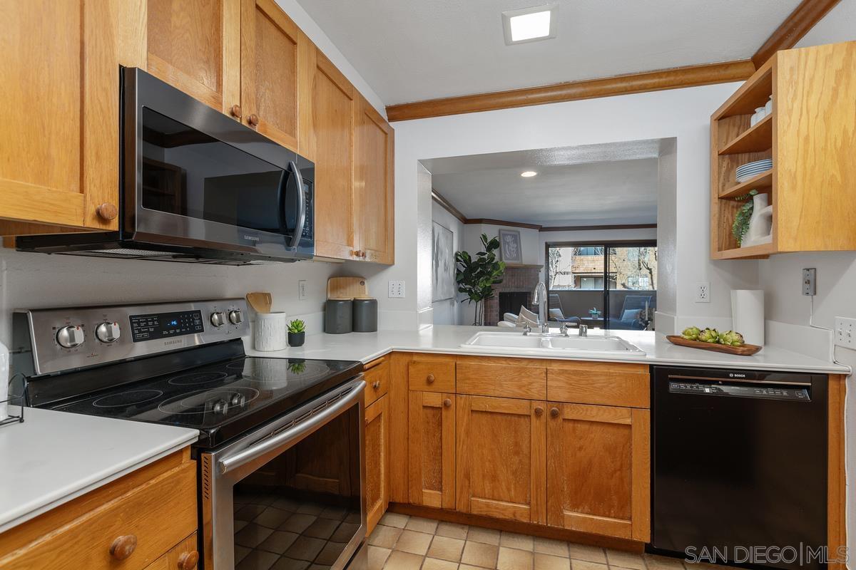 Detail Gallery Image 12 of 35 For 8840  Villa La Jolla Dr  #203,  La Jolla,  CA 92037 - 2 Beds | 2 Baths