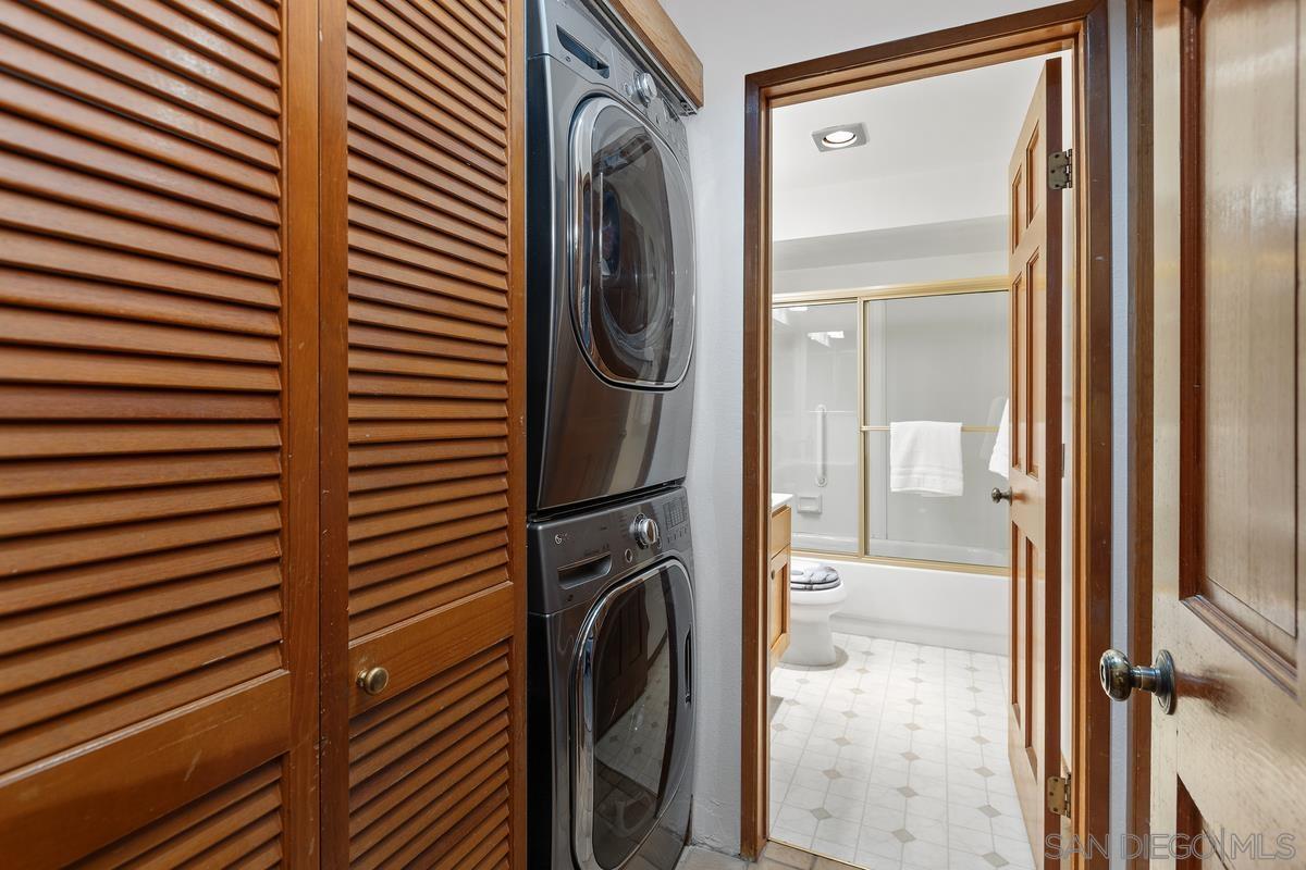 Detail Gallery Image 18 of 35 For 8840  Villa La Jolla Dr  #203,  La Jolla,  CA 92037 - 2 Beds | 2 Baths