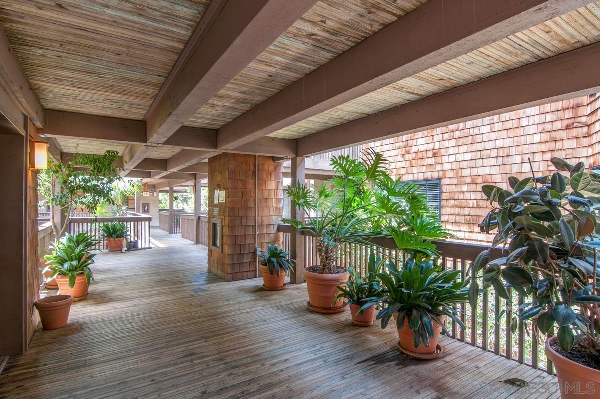 Detail Gallery Image 3 of 35 For 8840  Villa La Jolla Dr  #203,  La Jolla,  CA 92037 - 2 Beds | 2 Baths