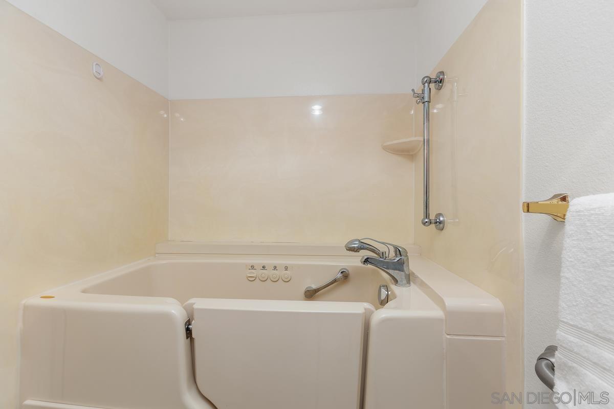 Detail Gallery Image 26 of 35 For 8840  Villa La Jolla Dr  #203,  La Jolla,  CA 92037 - 2 Beds | 2 Baths