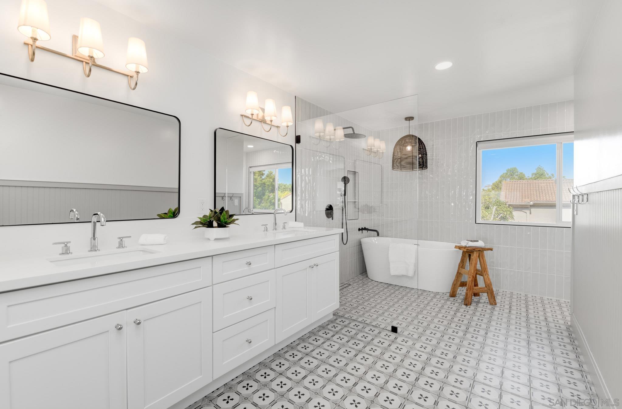 Detail Gallery Image 18 of 33 For 2904  Levante St, Carlsbad,  CA 92009 - 4 Beds | 2/1 Baths