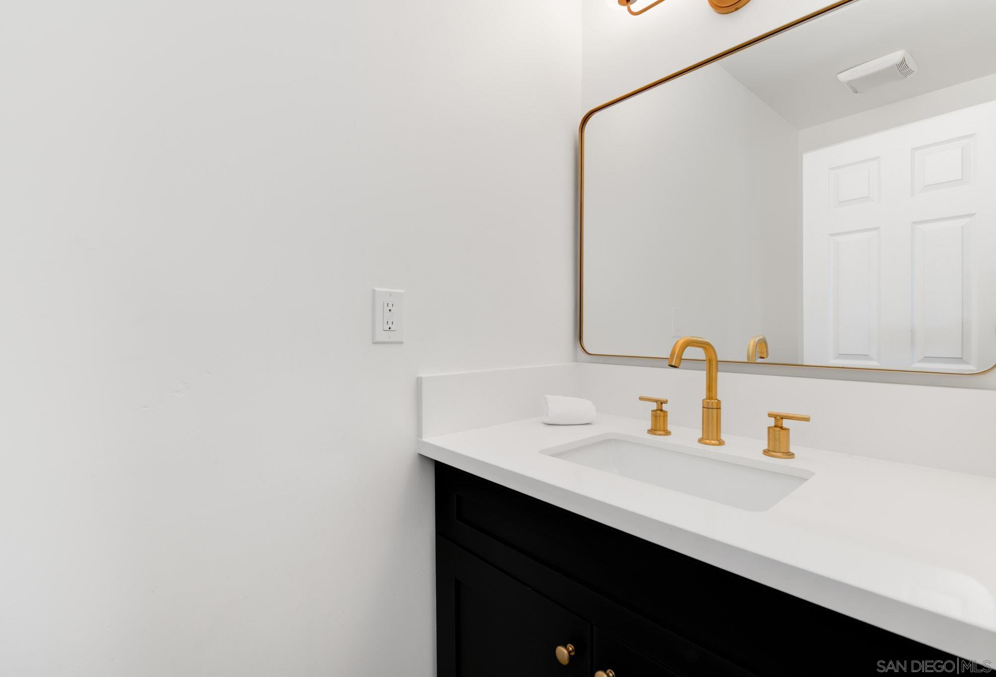 Detail Gallery Image 26 of 33 For 2904  Levante St, Carlsbad,  CA 92009 - 4 Beds | 2/1 Baths