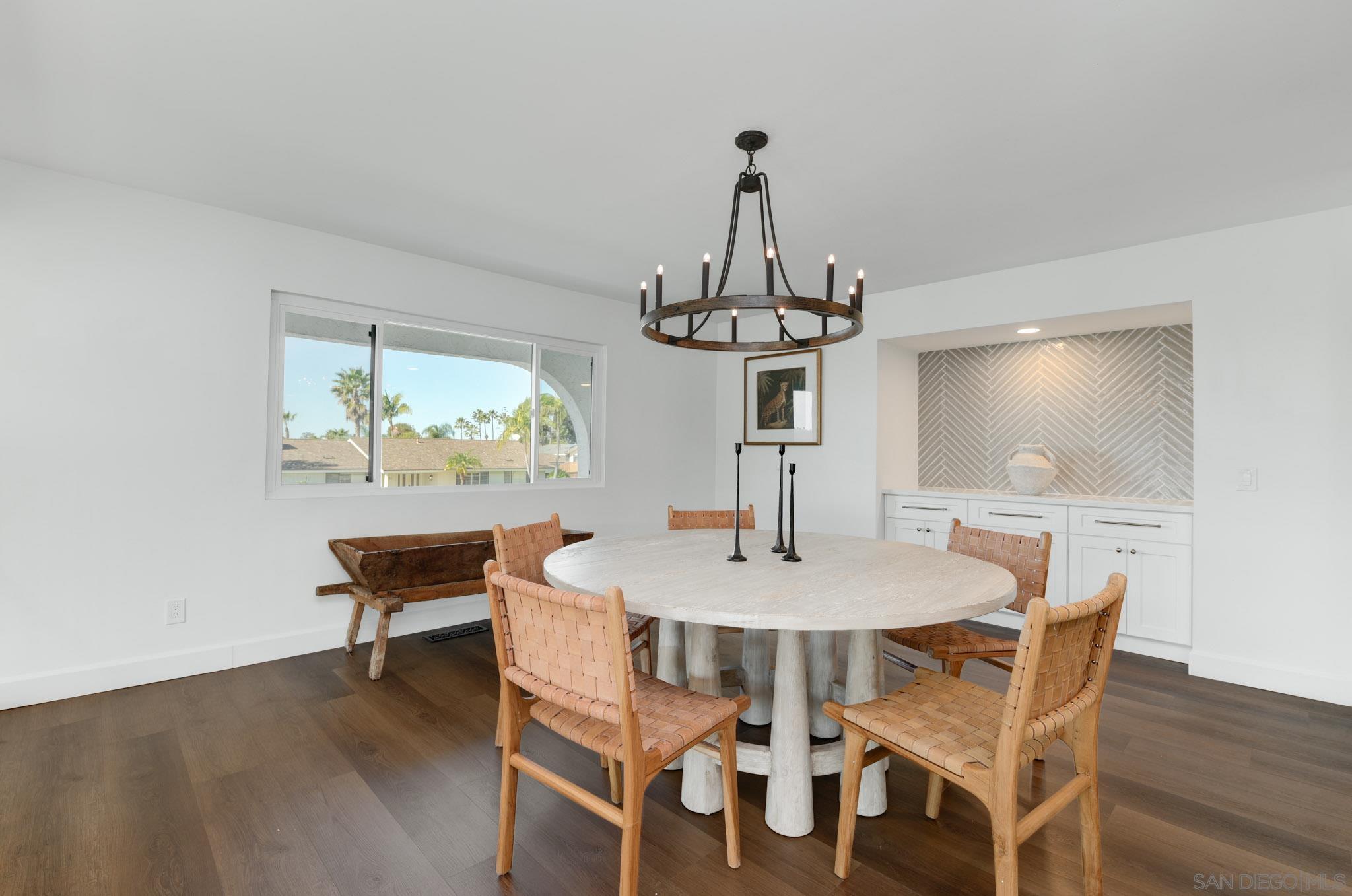 Detail Gallery Image 7 of 33 For 2904  Levante St, Carlsbad,  CA 92009 - 4 Beds | 2/1 Baths