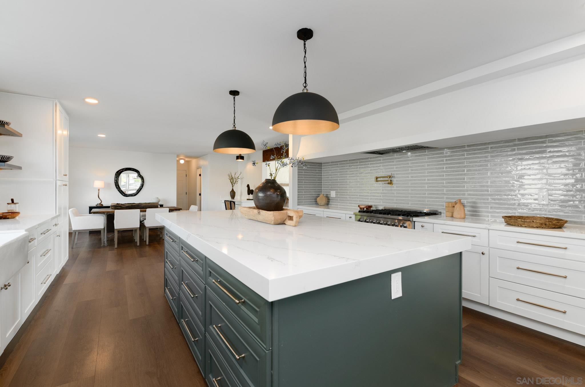 Detail Gallery Image 8 of 33 For 2904  Levante St, Carlsbad,  CA 92009 - 4 Beds | 2/1 Baths