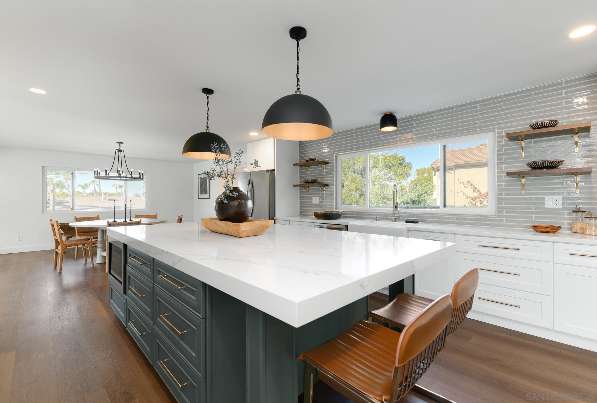 Detail Gallery Image 9 of 33 For 2904  Levante St, Carlsbad,  CA 92009 - 4 Beds | 2/1 Baths