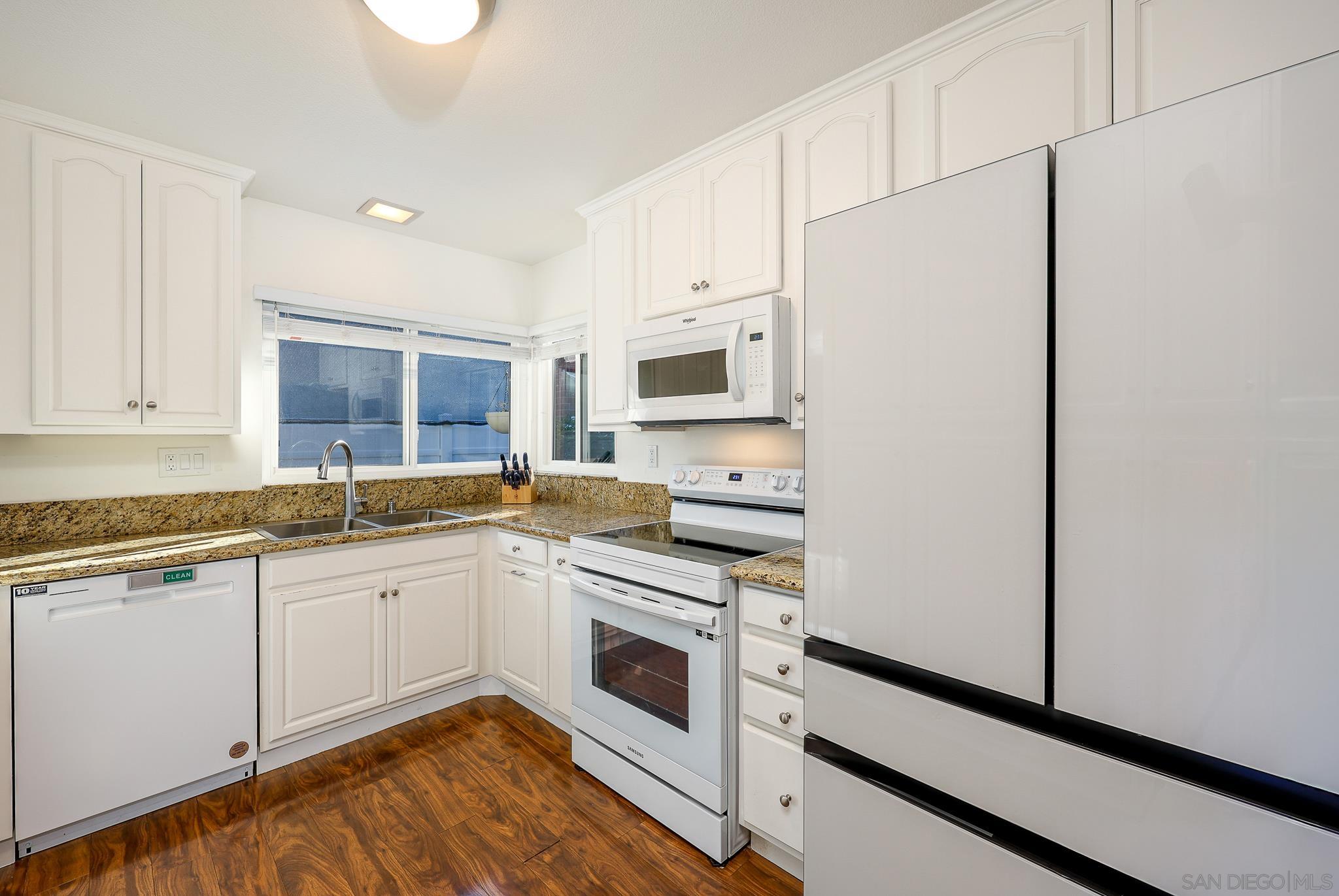 Detail Gallery Image 13 of 40 For 9877  Paseo Montril, San Diego,  CA 92129 - 3 Beds | 2 Baths