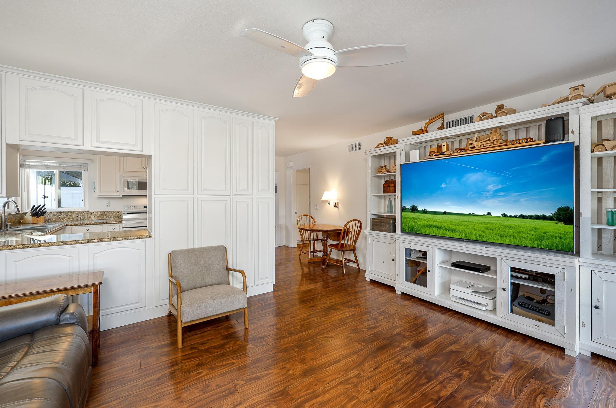 Detail Gallery Image 18 of 40 For 9877  Paseo Montril, San Diego,  CA 92129 - 3 Beds | 2 Baths