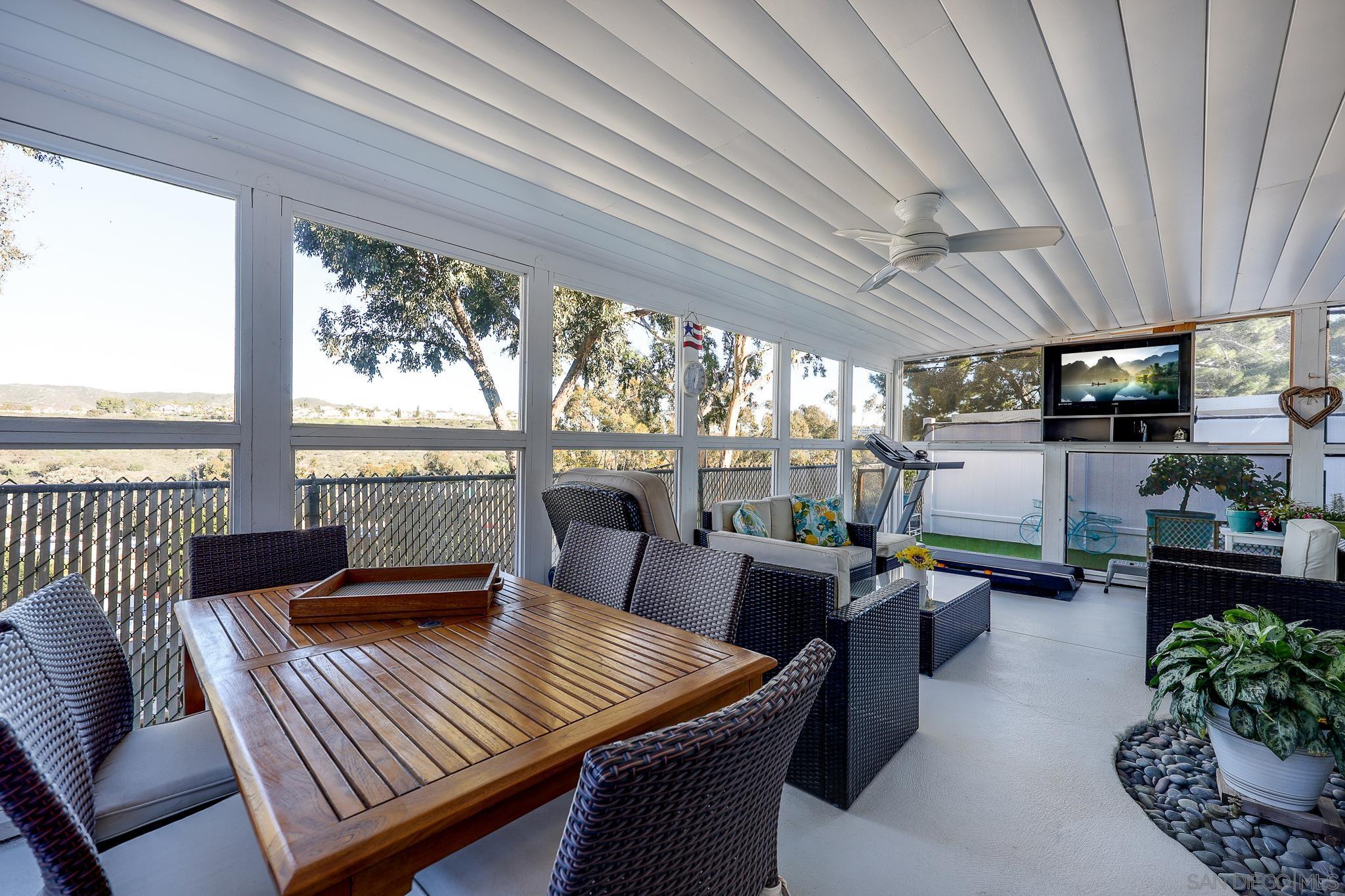 Detail Gallery Image 19 of 40 For 9877  Paseo Montril, San Diego,  CA 92129 - 3 Beds | 2 Baths