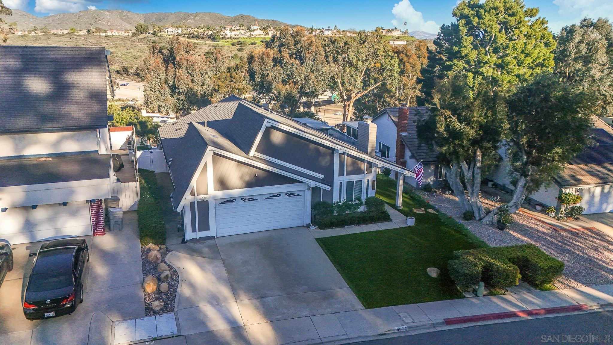 Detail Gallery Image 3 of 40 For 9877  Paseo Montril, San Diego,  CA 92129 - 3 Beds | 2 Baths