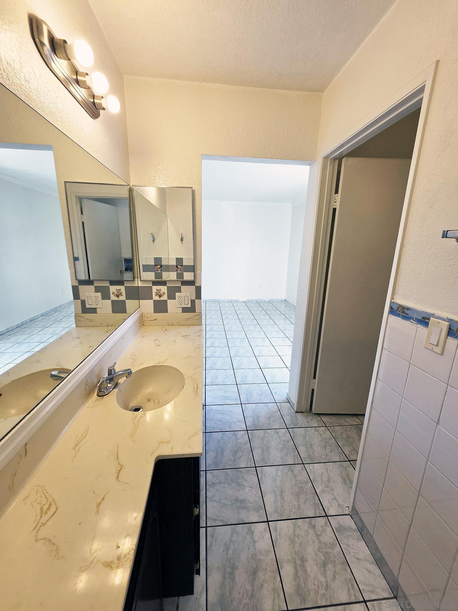 Detail Gallery Image 16 of 18 For 4056  Van Dyke Ave  4, San Diego,  CA 92105 - 2 Beds | 1/1 Baths