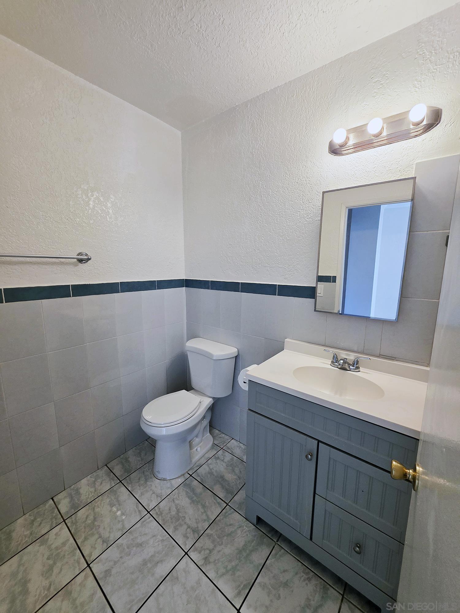 Detail Gallery Image 7 of 18 For 4056  Van Dyke Ave  4, San Diego,  CA 92105 - 2 Beds | 1/1 Baths