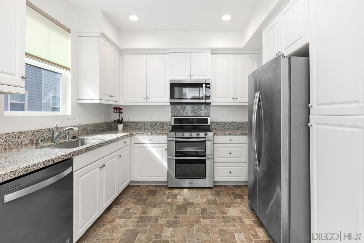 Detail Gallery Image 5 of 26 For 513  Sanderling Lane, Imperial Beach,  CA 91932 - 2 Beds | 2/1 Baths