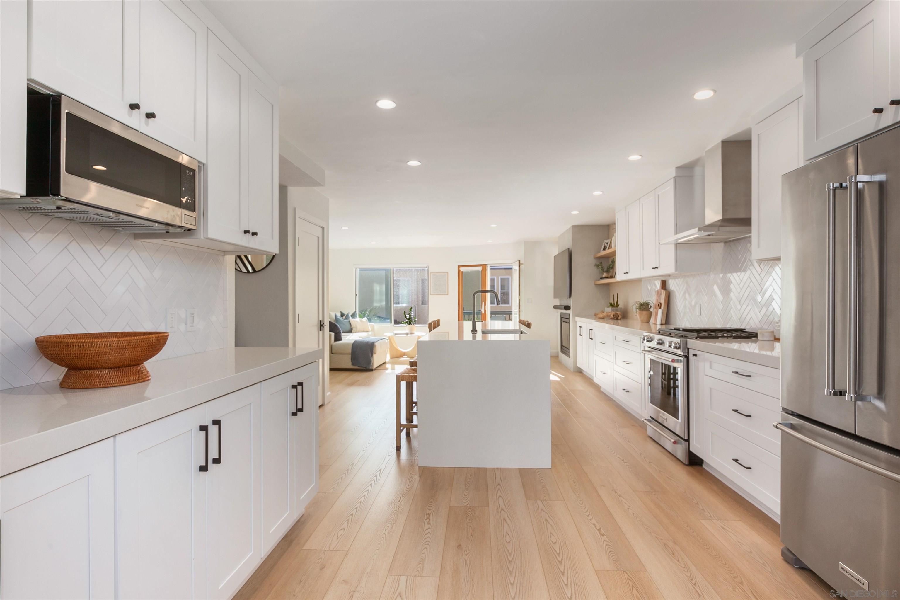 Detail Gallery Image 5 of 24 For 2140  Orinda Dr  #E,  Cardiff By The Sea,  CA 92007 - 3 Beds | 2 Baths