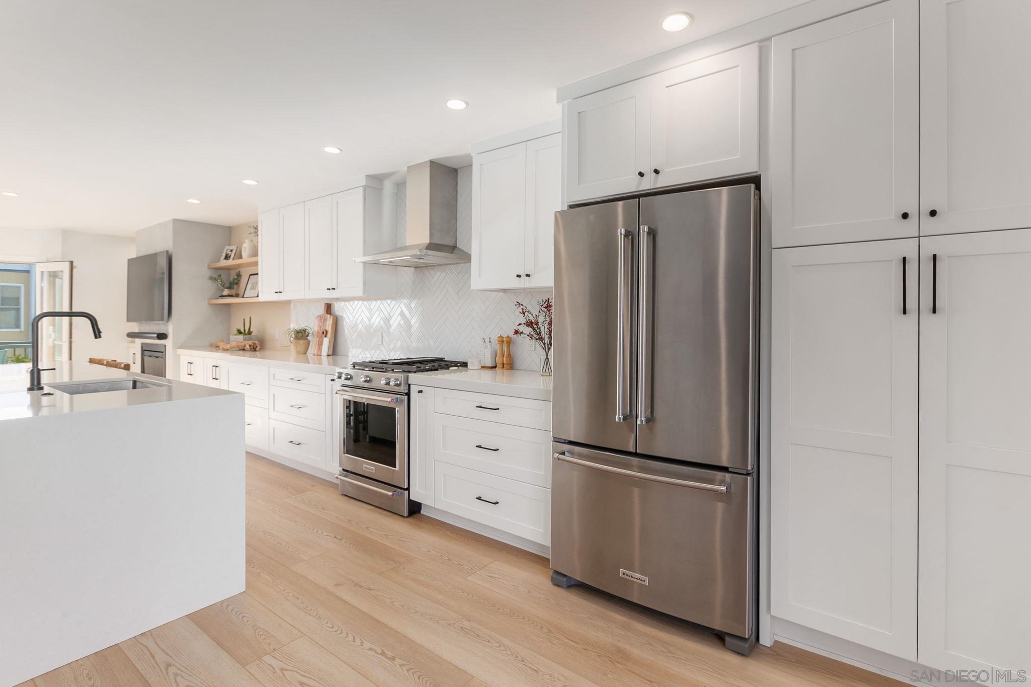 Detail Gallery Image 6 of 24 For 2140  Orinda Dr  #E,  Cardiff By The Sea,  CA 92007 - 3 Beds | 2 Baths