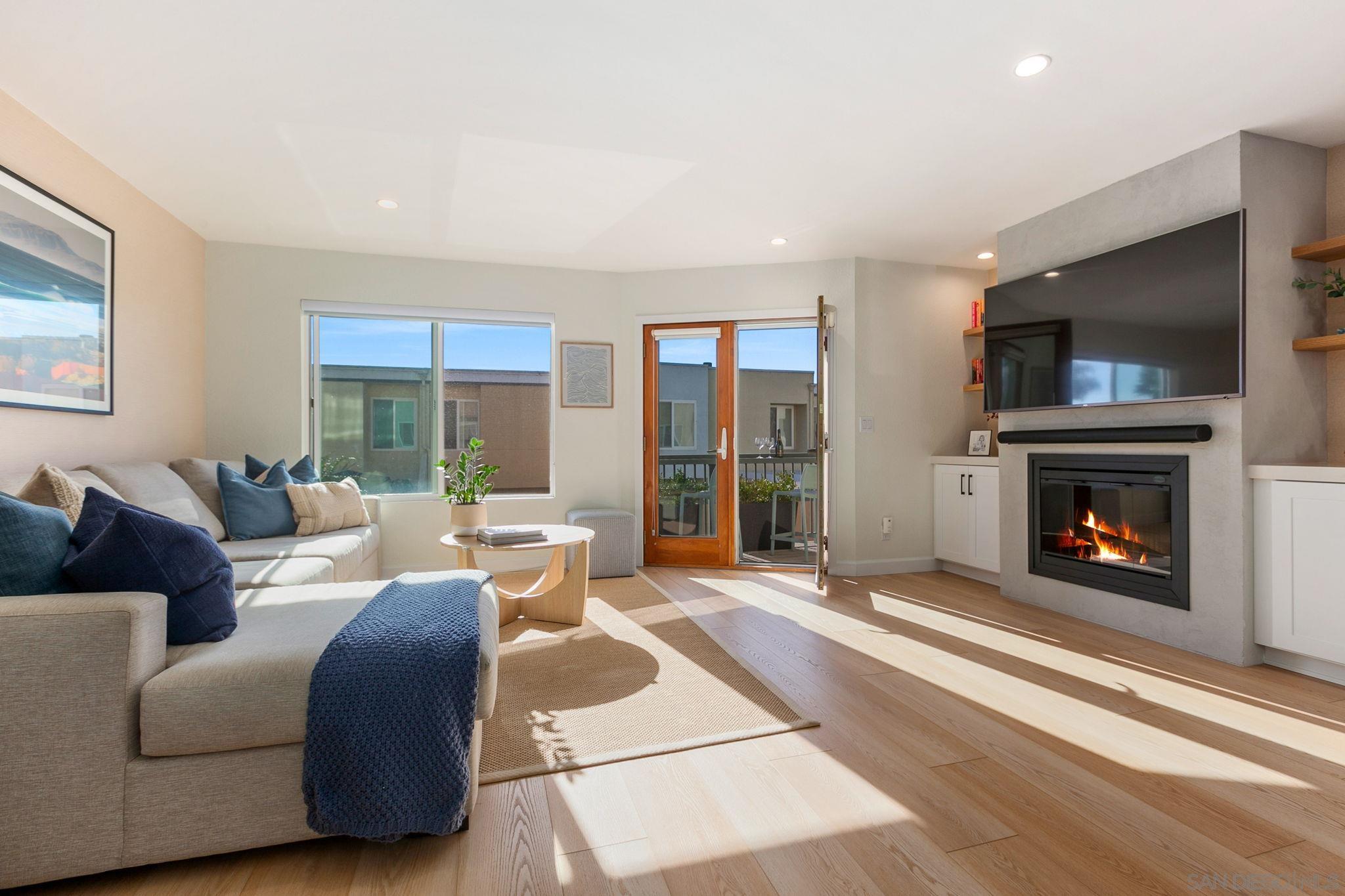 Detail Gallery Image 8 of 24 For 2140  Orinda Dr  #E,  Cardiff By The Sea,  CA 92007 - 3 Beds | 2 Baths