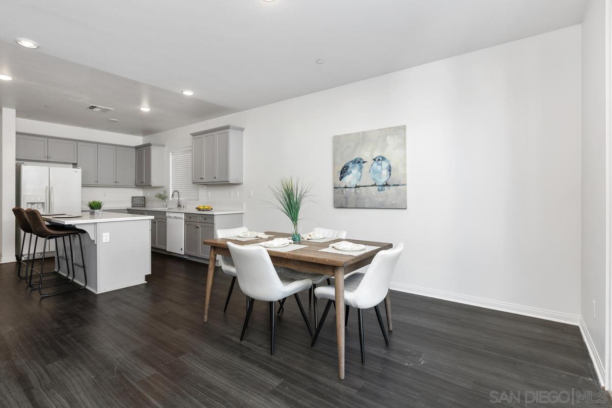 Detail Gallery Image 4 of 19 For 8612  Arlington Way, Santee,  CA 92071 - 4 Beds | 2/1 Baths