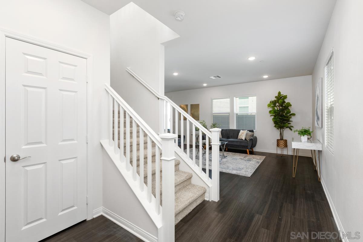 Detail Gallery Image 5 of 19 For 8612  Arlington Way, Santee,  CA 92071 - 4 Beds | 2/1 Baths