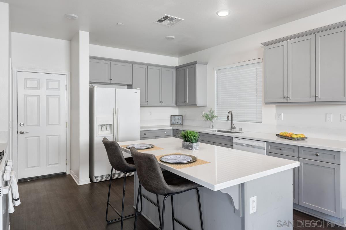 Detail Gallery Image 9 of 19 For 8612  Arlington Way, Santee,  CA 92071 - 4 Beds | 2/1 Baths