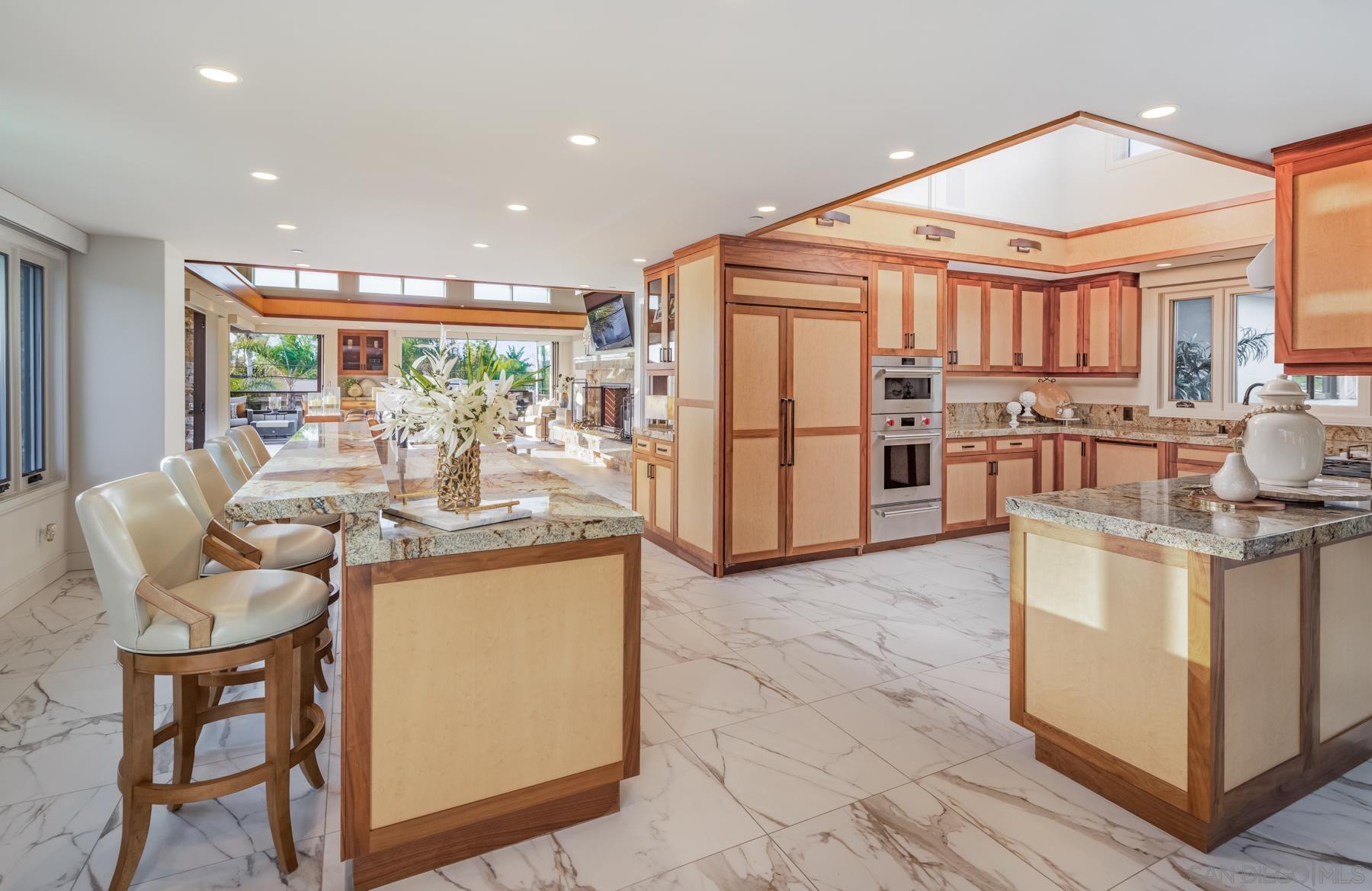 Detail Gallery Image 11 of 37 For 187  Cherry Ave, Carlsbad,  CA 92008 - 4 Beds | 4/2 Baths