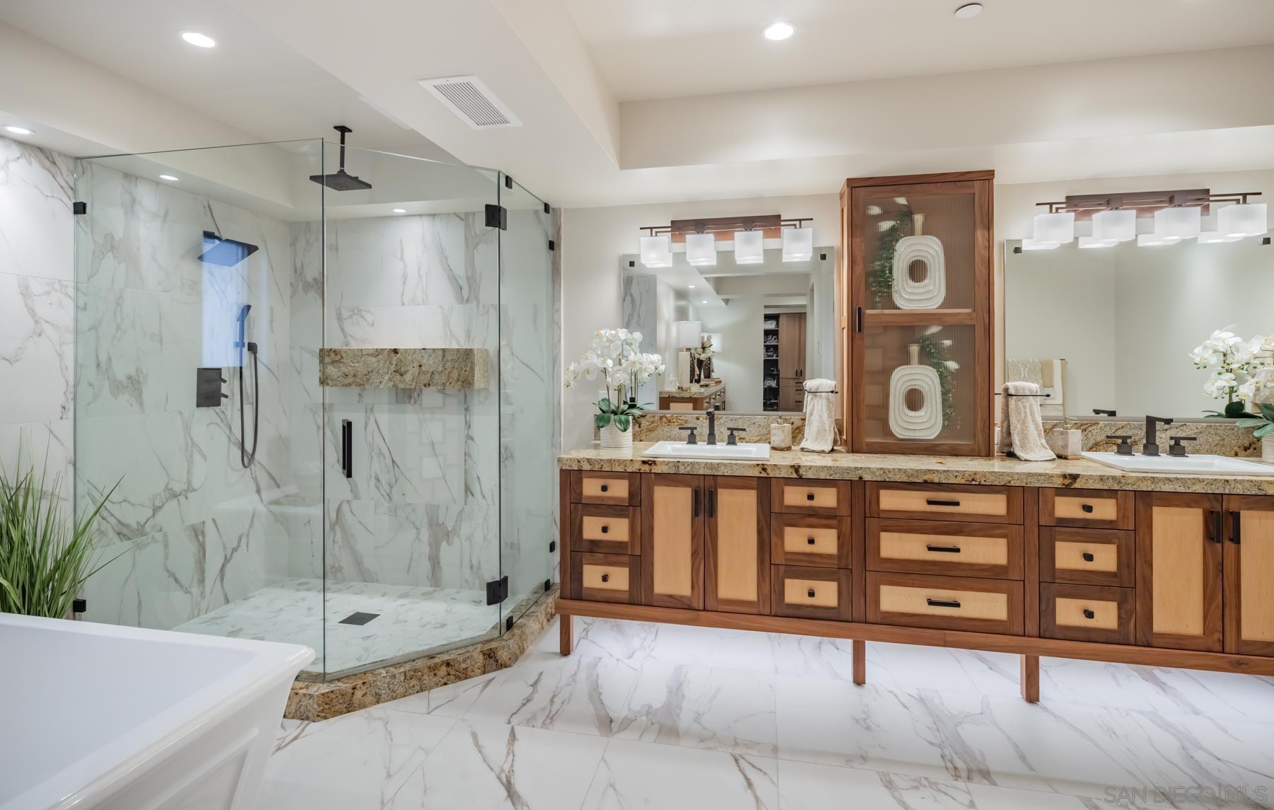 Detail Gallery Image 19 of 37 For 187  Cherry Ave, Carlsbad,  CA 92008 - 4 Beds | 4/2 Baths