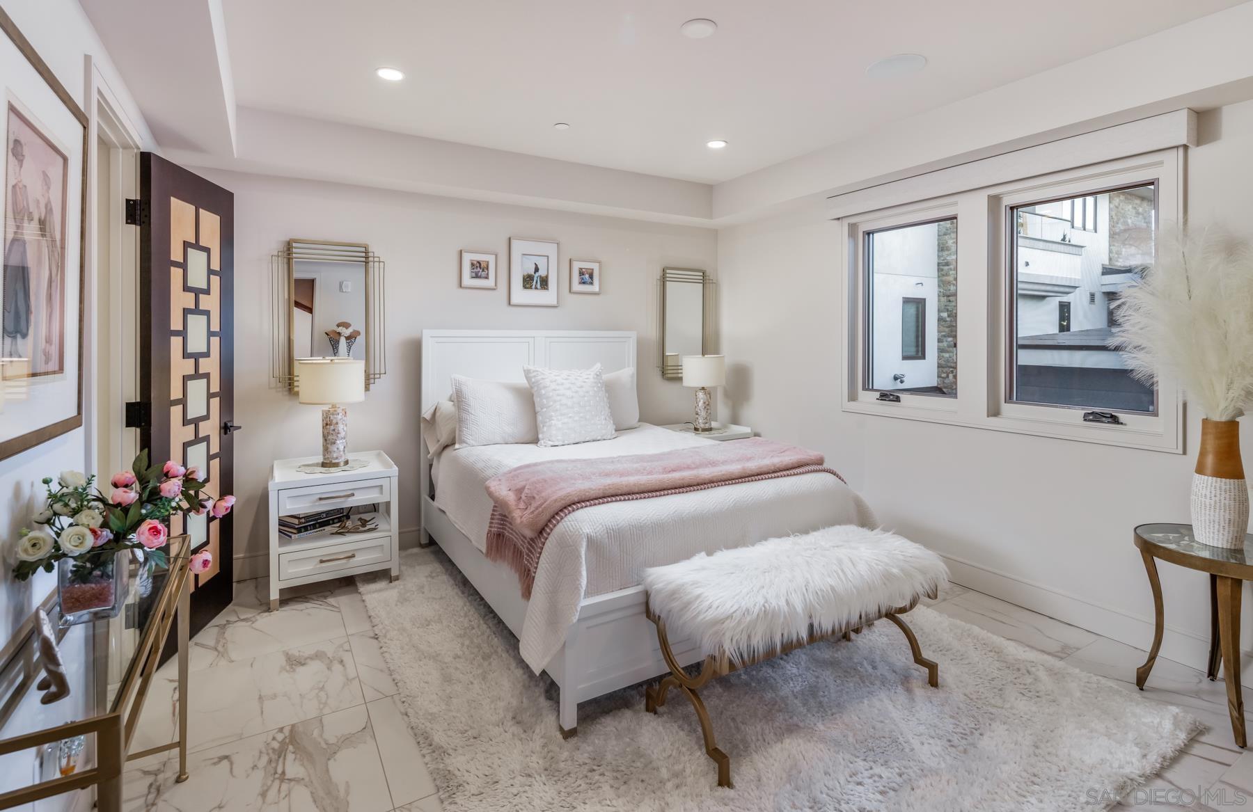 Detail Gallery Image 21 of 37 For 187  Cherry Ave, Carlsbad,  CA 92008 - 4 Beds | 4/2 Baths