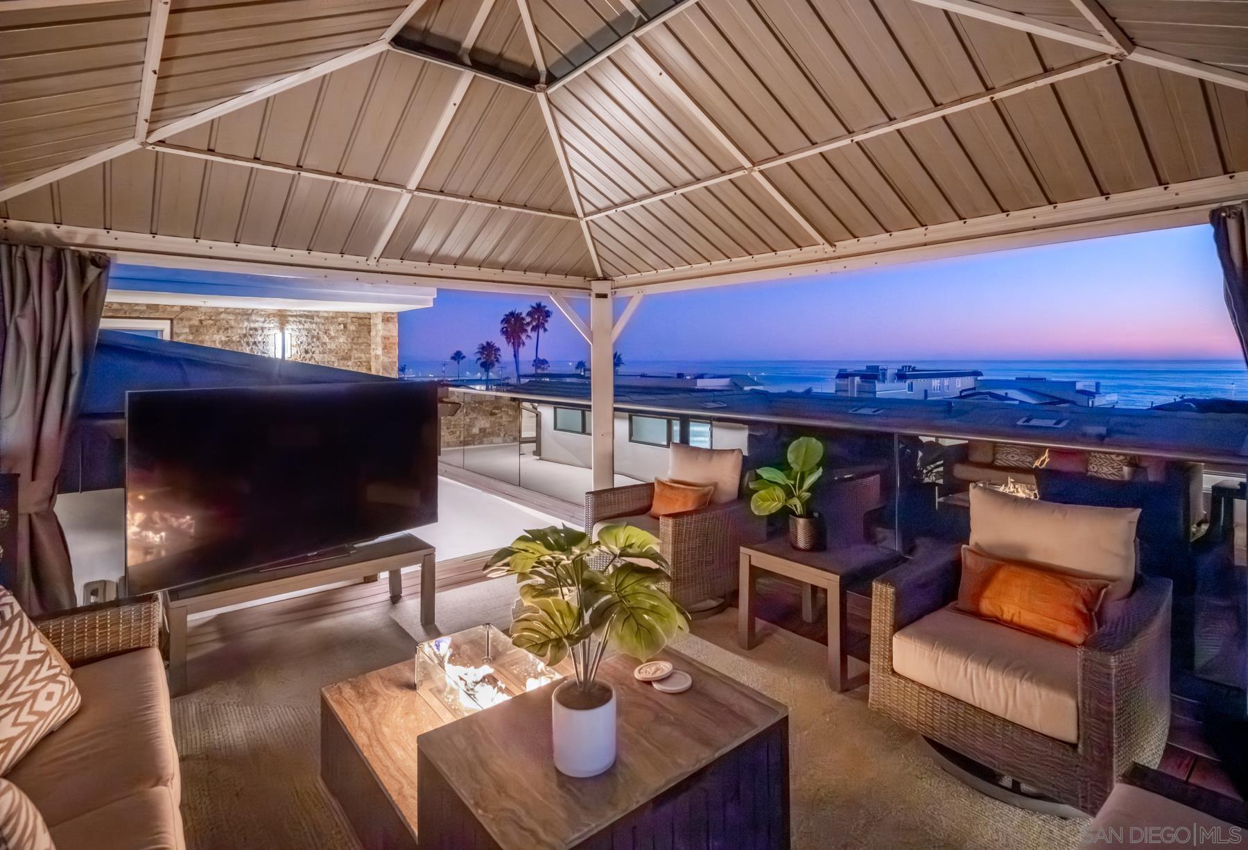 Detail Gallery Image 35 of 37 For 187  Cherry Ave, Carlsbad,  CA 92008 - 4 Beds | 4/2 Baths