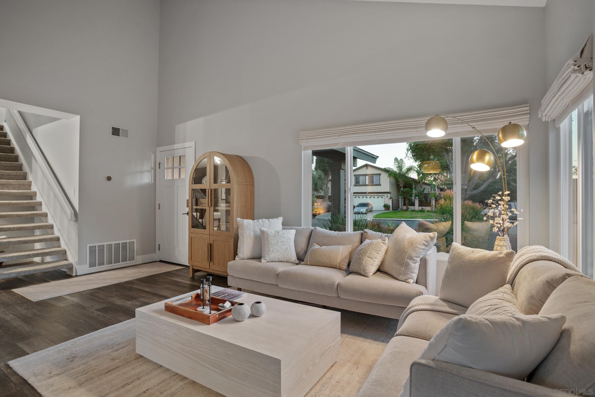 Detail Gallery Image 2 of 39 For 4588  Vinyard St, Oceanside,  CA 92057 - 4 Beds | 2/1 Baths