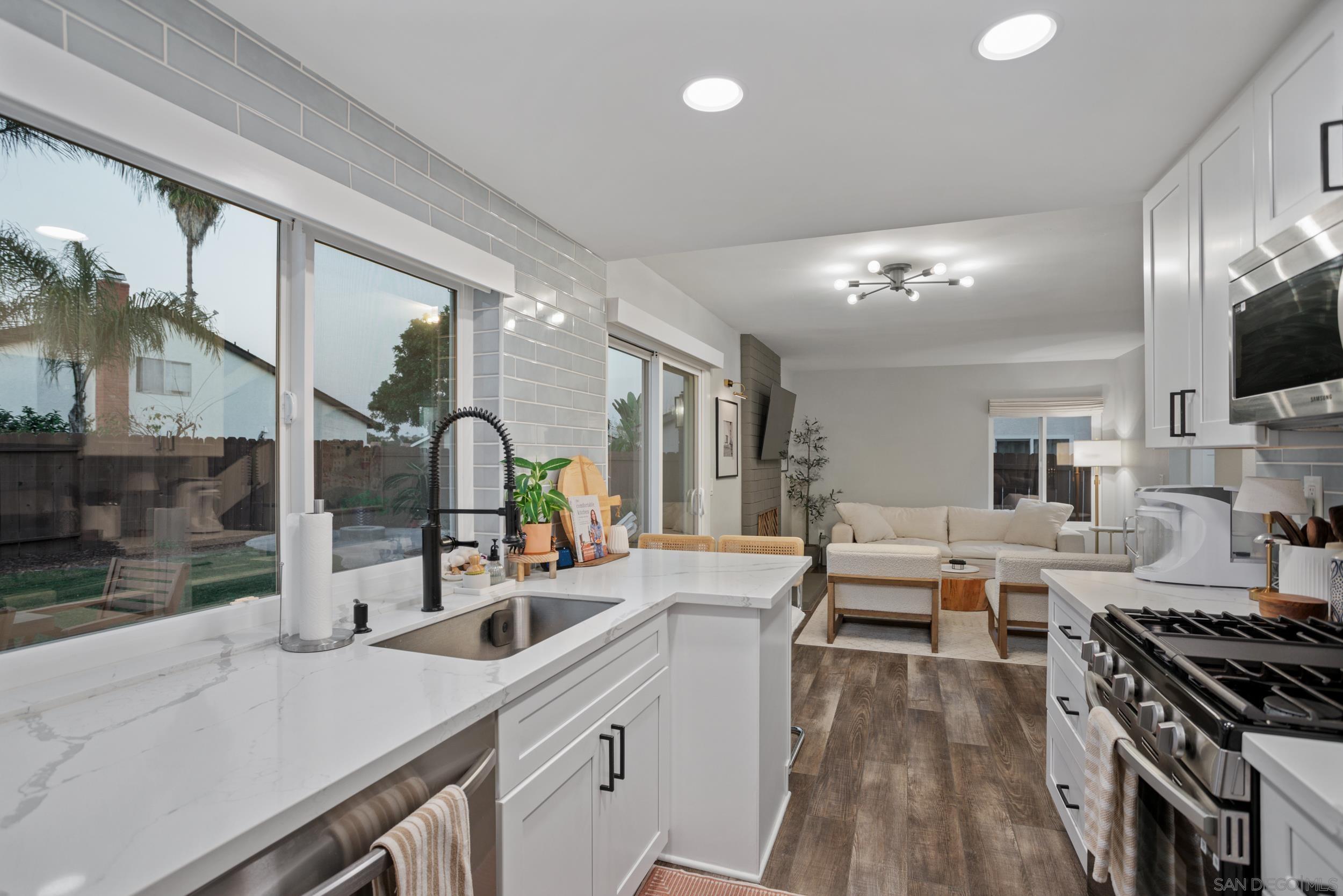 Detail Gallery Image 5 of 39 For 4588  Vinyard St, Oceanside,  CA 92057 - 4 Beds | 2/1 Baths