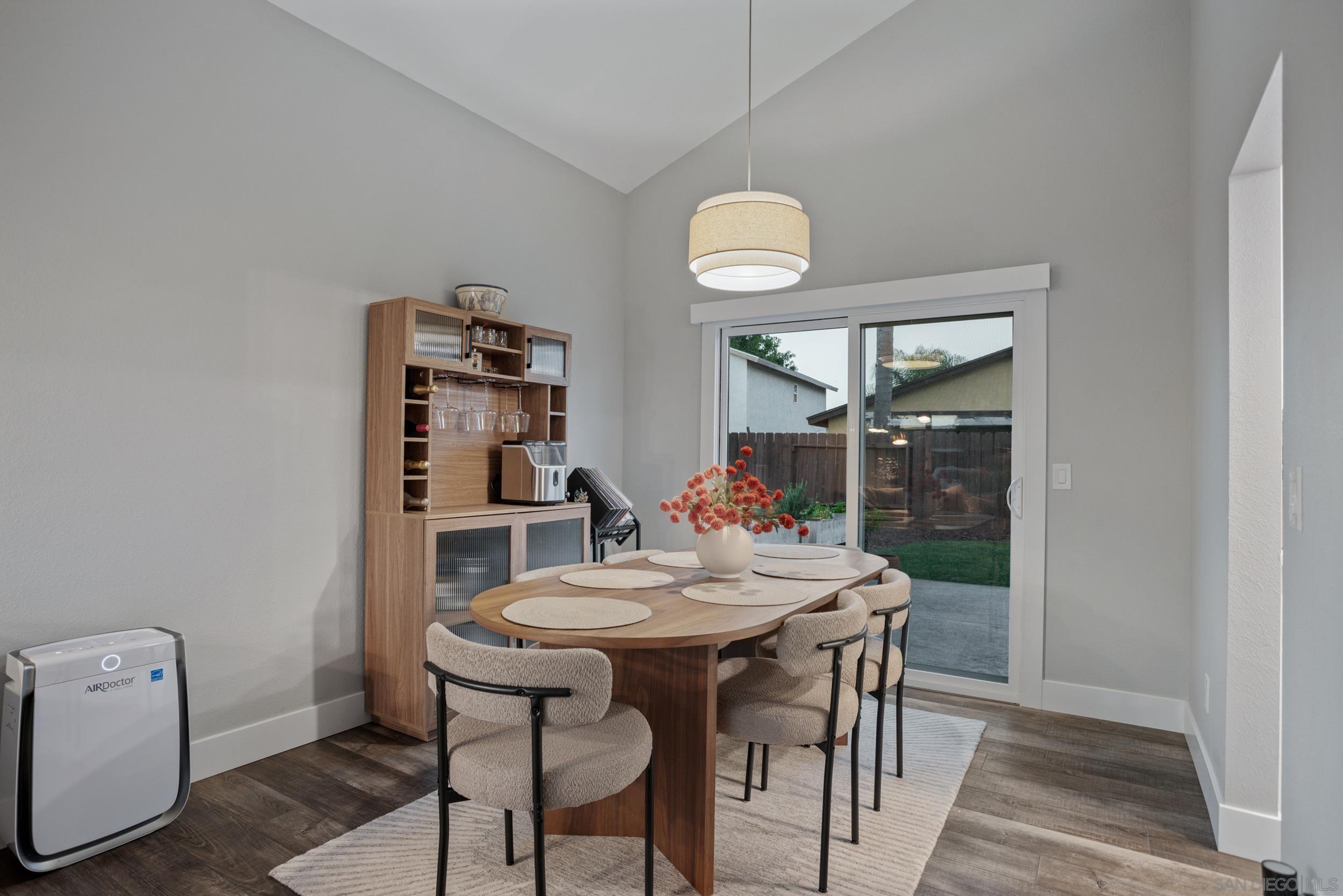 Detail Gallery Image 8 of 39 For 4588  Vinyard St, Oceanside,  CA 92057 - 4 Beds | 2/1 Baths