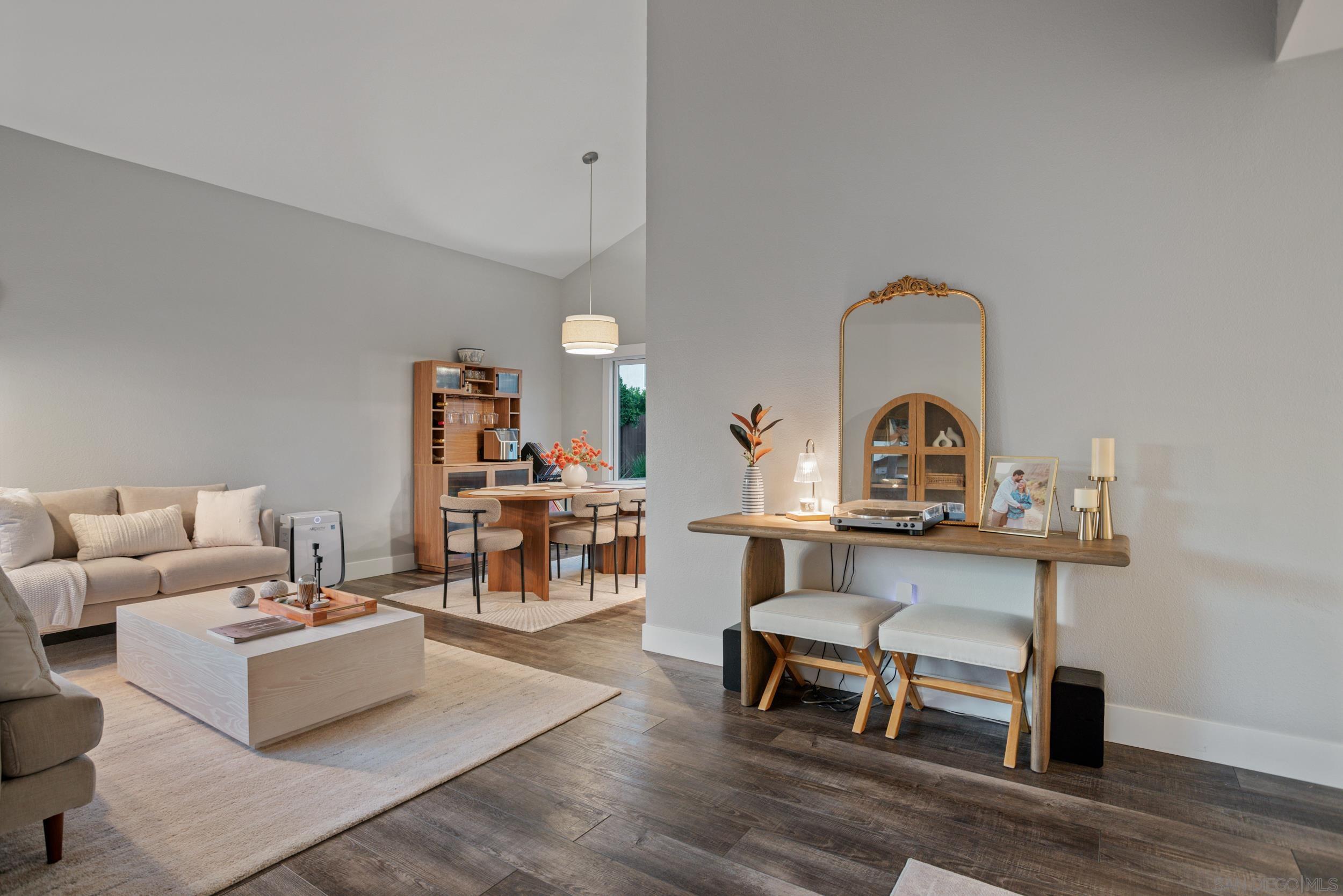 Detail Gallery Image 10 of 39 For 4588  Vinyard St, Oceanside,  CA 92057 - 4 Beds | 2/1 Baths