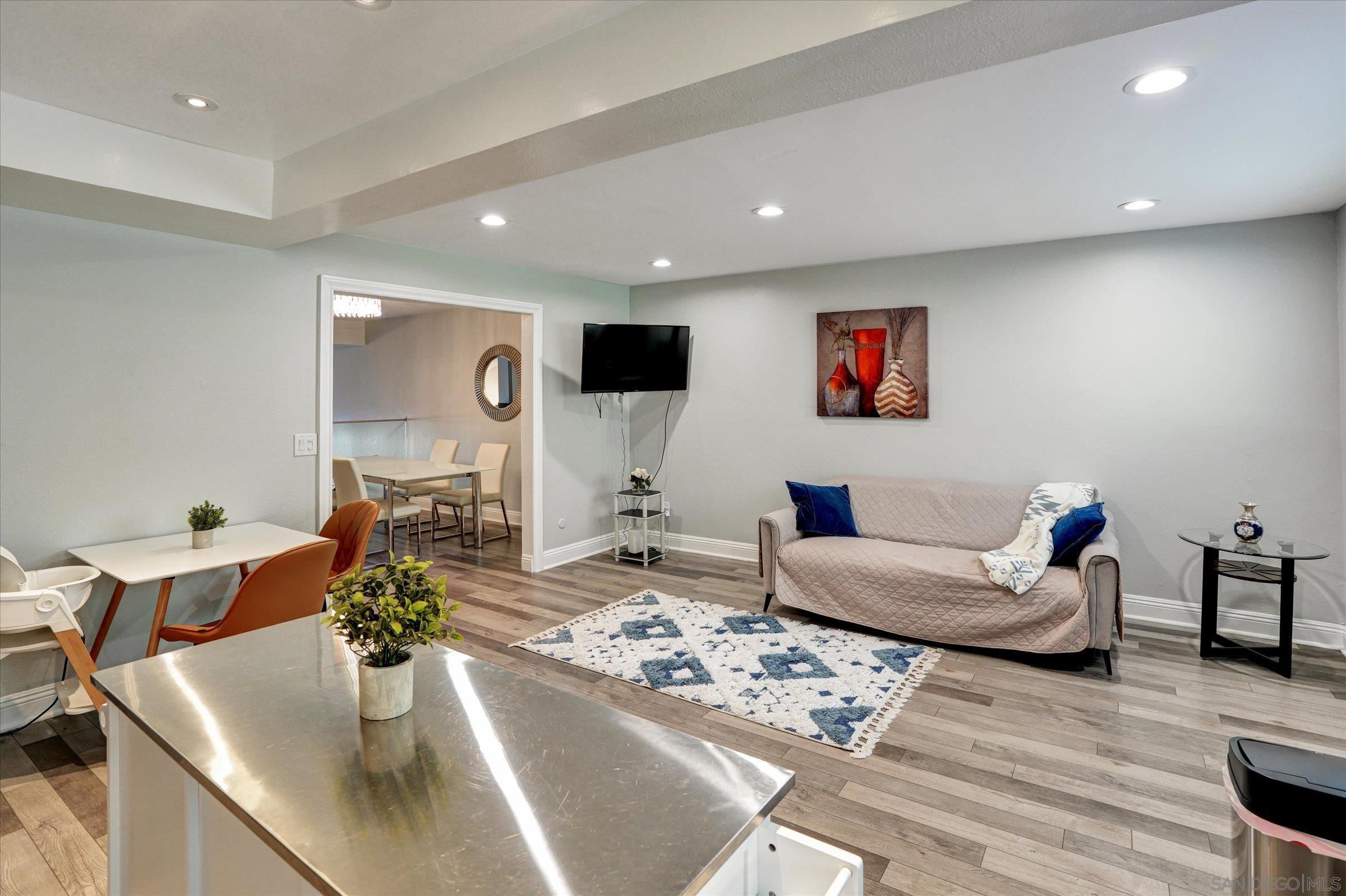 Detail Gallery Image 11 of 34 For 6786  Caminito Del Greco, San Diego,  CA 92120 - 2 Beds | 2/1 Baths