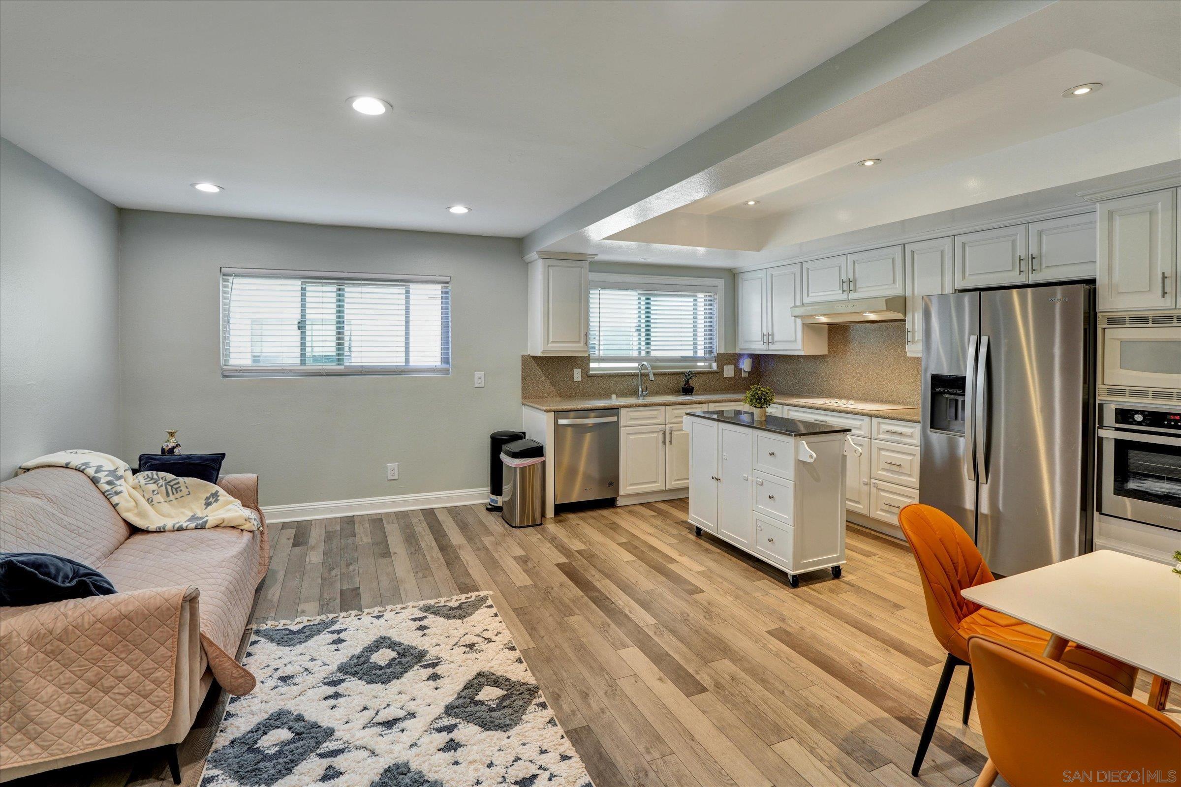 Detail Gallery Image 13 of 34 For 6786  Caminito Del Greco, San Diego,  CA 92120 - 2 Beds | 2/1 Baths