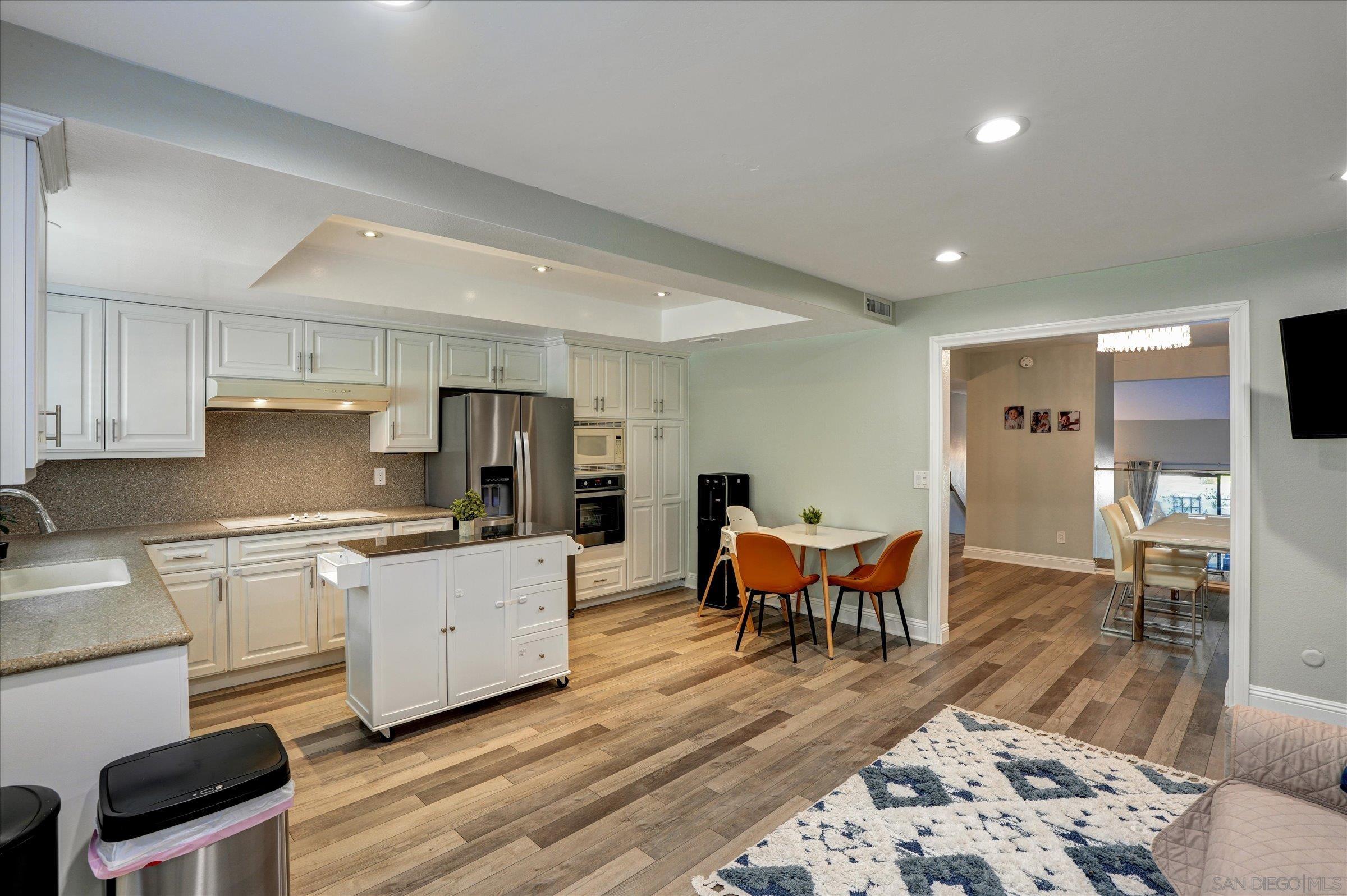 Detail Gallery Image 5 of 34 For 6786  Caminito Del Greco, San Diego,  CA 92120 - 2 Beds | 2/1 Baths