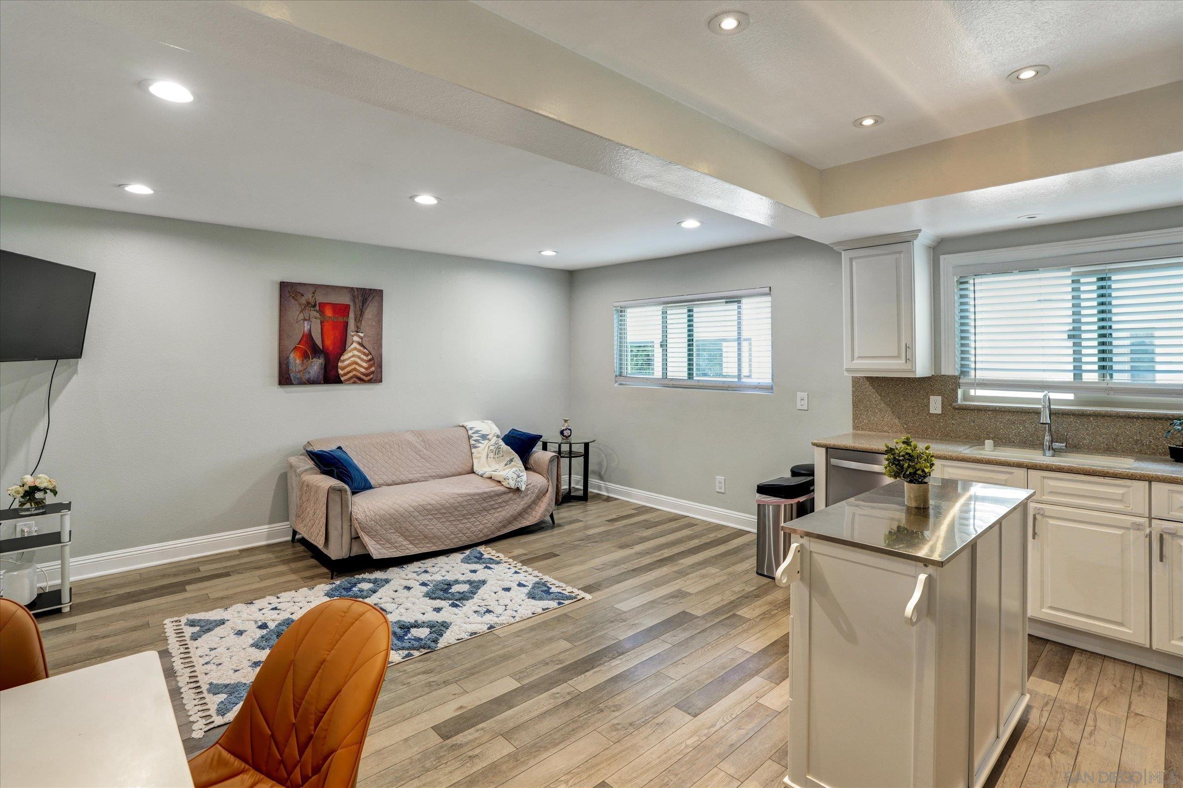 Detail Gallery Image 7 of 34 For 6786  Caminito Del Greco, San Diego,  CA 92120 - 2 Beds | 2/1 Baths