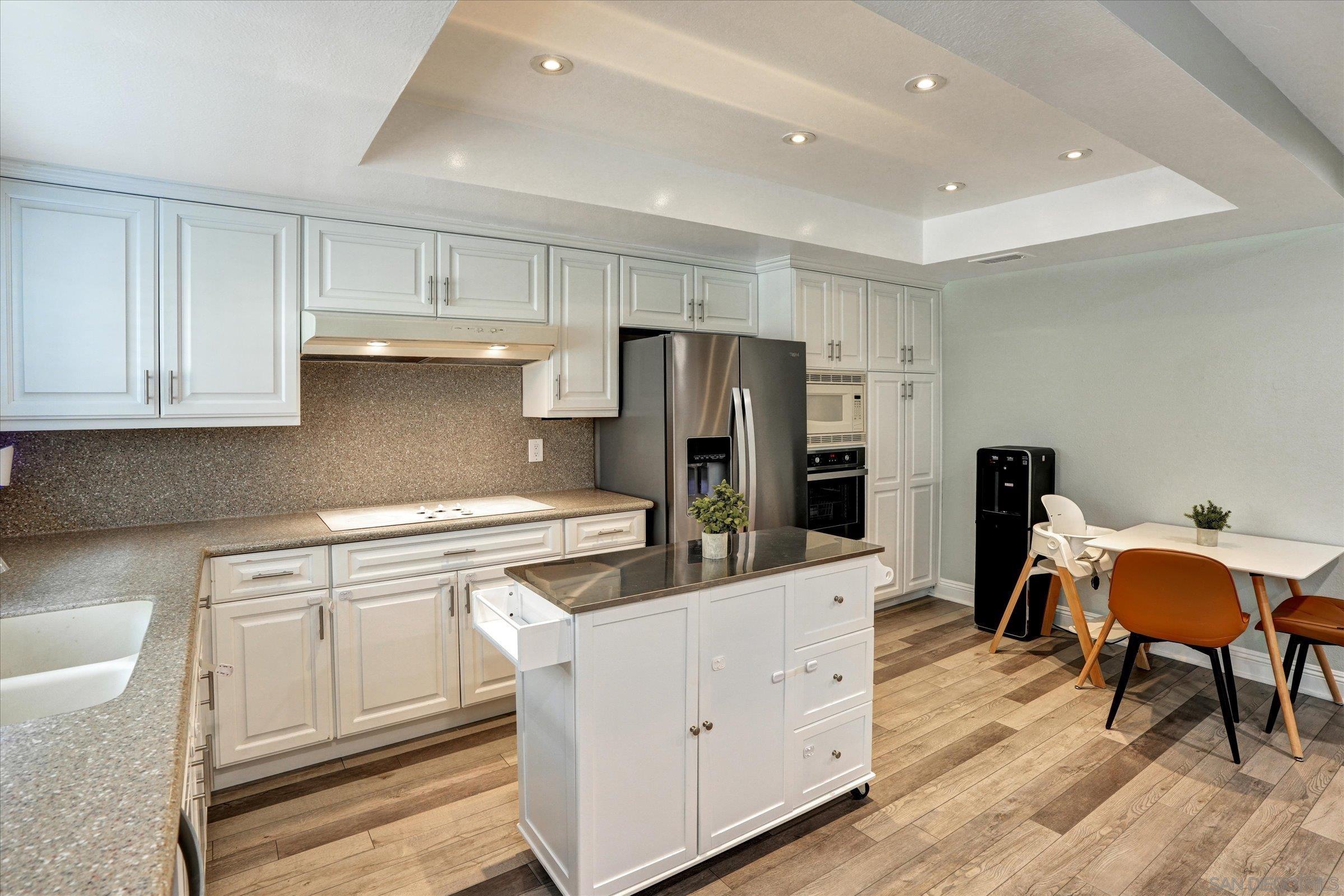 Detail Gallery Image 10 of 34 For 6786  Caminito Del Greco, San Diego,  CA 92120 - 2 Beds | 2/1 Baths