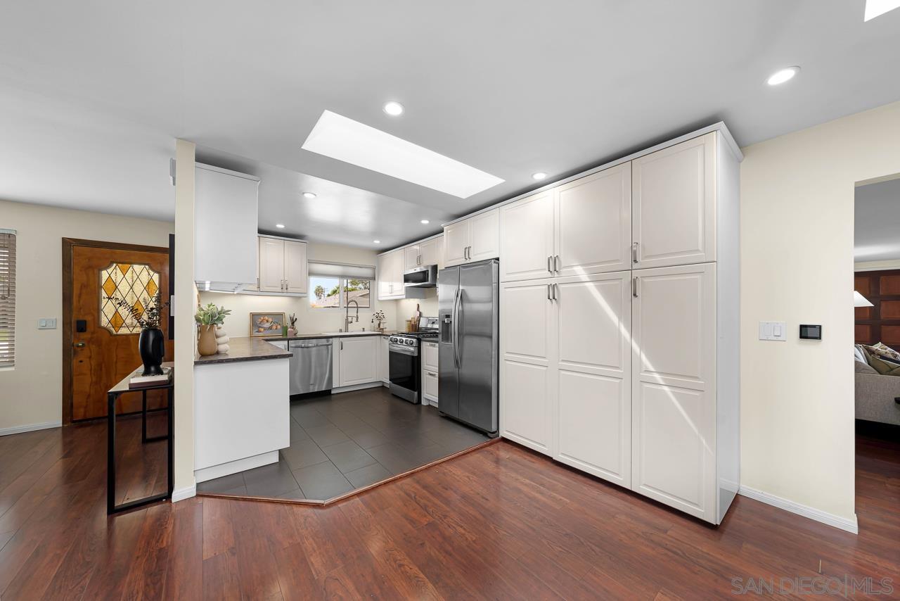 Detail Gallery Image 6 of 30 For 4034  Conrad Ave, San Diego,  CA 92117 - 3 Beds | 2 Baths