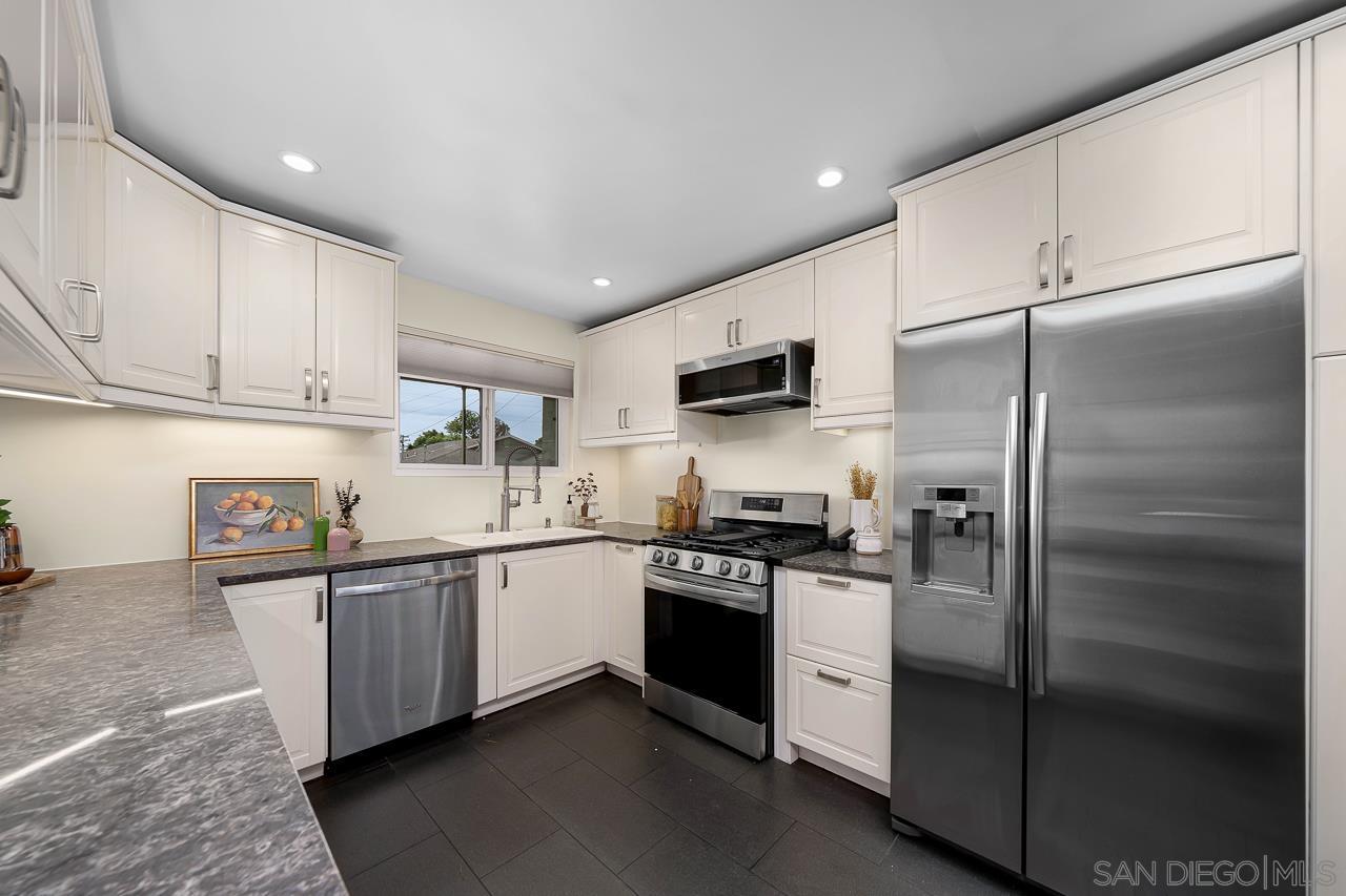 Detail Gallery Image 7 of 30 For 4034  Conrad Ave, San Diego,  CA 92117 - 3 Beds | 2 Baths