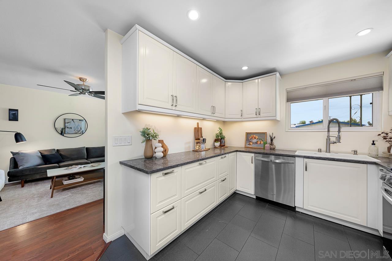 Detail Gallery Image 8 of 30 For 4034  Conrad Ave, San Diego,  CA 92117 - 3 Beds | 2 Baths