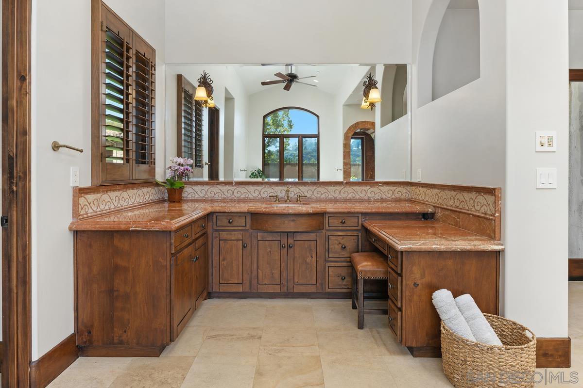 Detail Gallery Image 13 of 28 For 14778  El Rodeo Ct, Rancho Santa Fe,  CA 92067 - 7 Beds | 7/3 Baths