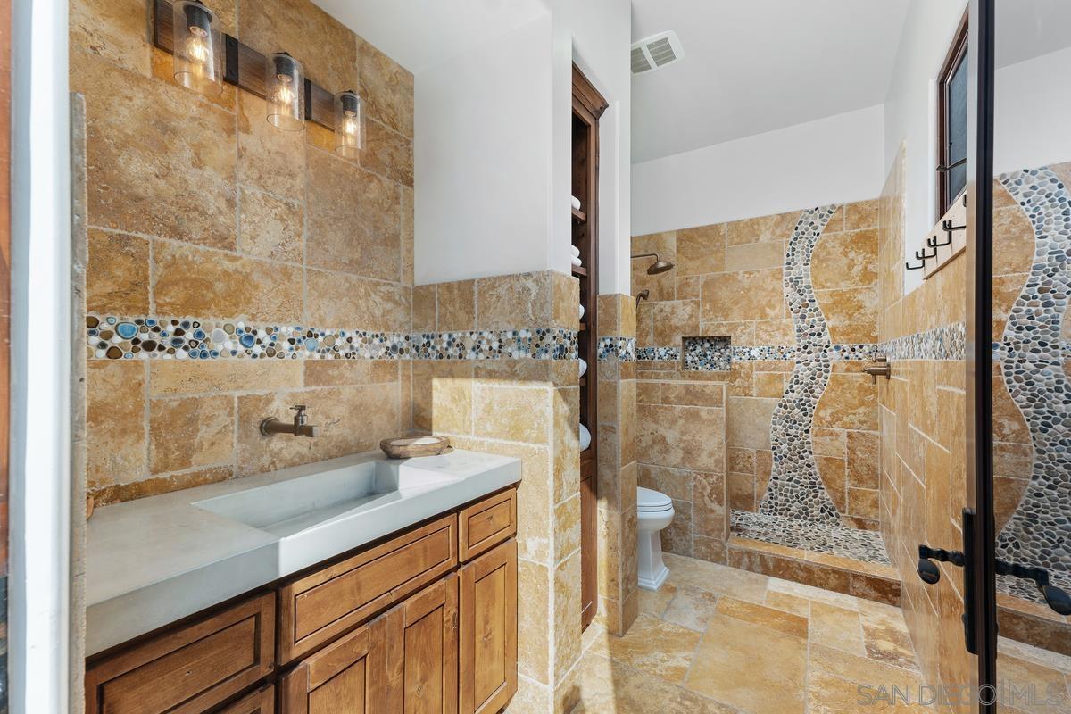 Detail Gallery Image 20 of 28 For 14778  El Rodeo Ct, Rancho Santa Fe,  CA 92067 - 7 Beds | 7/3 Baths